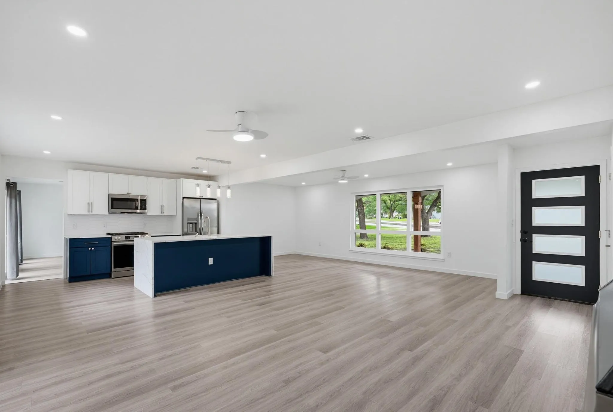 Single Family Residence For Rent in Dallas County , 12607 Gaslite Circle, Farmers Branch, Texas 75234, 3 Bedroom, 2 Bathroom, Garage spaces, 1,950 Sqft, built in 1959, mls#21341546, Real Estate Agent in Farmers Branch, Homes For Rent in Dallas county, Homes For Rent in Farmers Branch, Realtor in Farmers Branch Texas, Real Estate Brokerage Independent Realty Texas, Luminita Cordes Realtor