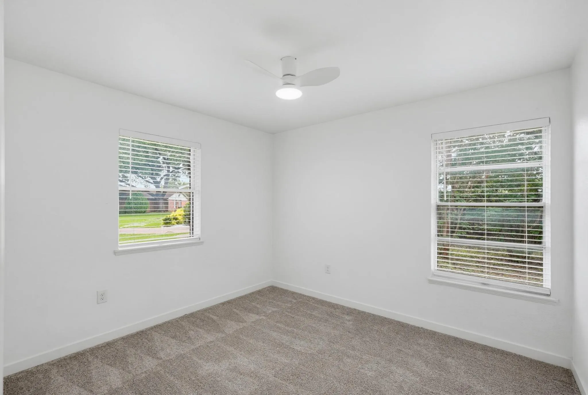 Single Family Residence For Rent in Dallas County , 12607 Gaslite Circle, Farmers Branch, Texas 75234, 3 Bedroom, 2 Bathroom, Garage spaces, 1,950 Sqft, built in 1959, mls#21341546, Real Estate Agent in Farmers Branch, Homes For Rent in Dallas county, Homes For Rent in Farmers Branch, Realtor in Farmers Branch Texas, Real Estate Brokerage Independent Realty Texas, Luminita Cordes Realtor