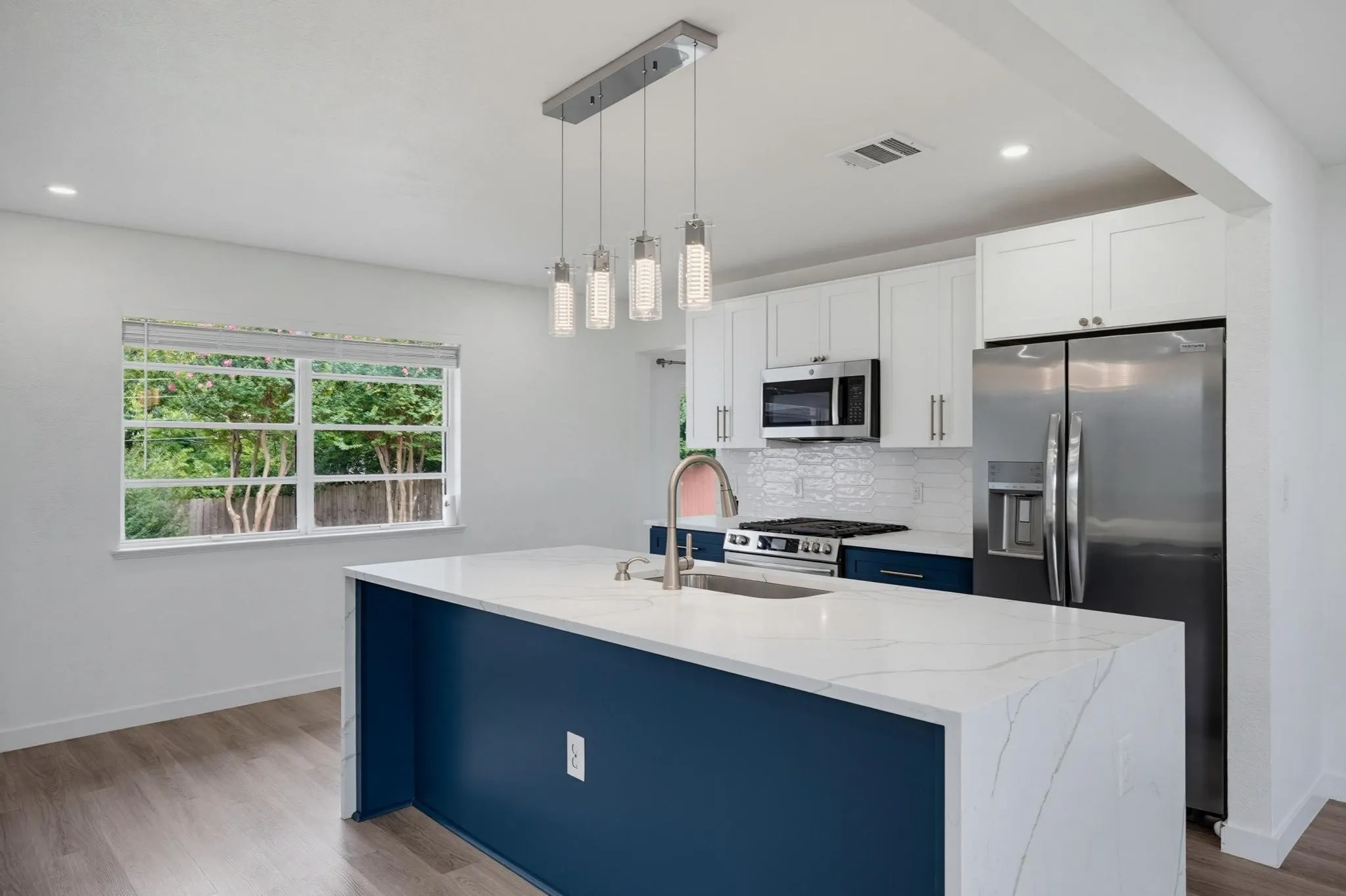 Single Family Residence For Rent in Dallas County , 12607 Gaslite Circle, Farmers Branch, Texas 75234, 3 Bedroom, 2 Bathroom, Garage spaces, 1,950 Sqft, built in 1959, mls#21341546, Real Estate Agent in Farmers Branch, Homes For Rent in Dallas county, Homes For Rent in Farmers Branch, Realtor in Farmers Branch Texas, Real Estate Brokerage Independent Realty Texas, Luminita Cordes Realtor