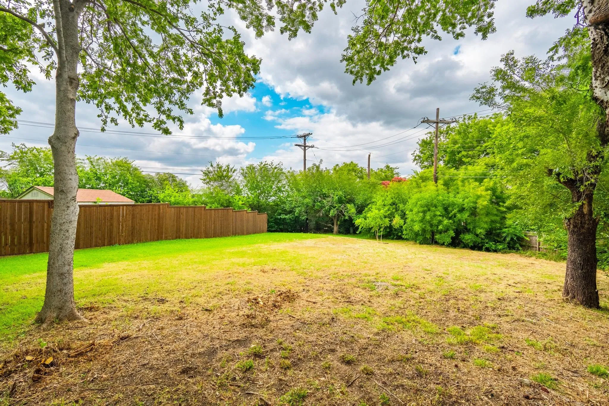 Single Family Residence For Rent in Dallas County , 12607 Gaslite Circle, Farmers Branch, Texas 75234, 3 Bedroom, 2 Bathroom, Garage spaces, 1,950 Sqft, built in 1959, mls#21341546, Real Estate Agent in Farmers Branch, Homes For Rent in Dallas county, Homes For Rent in Farmers Branch, Realtor in Farmers Branch Texas, Real Estate Brokerage Independent Realty Texas, Luminita Cordes Realtor