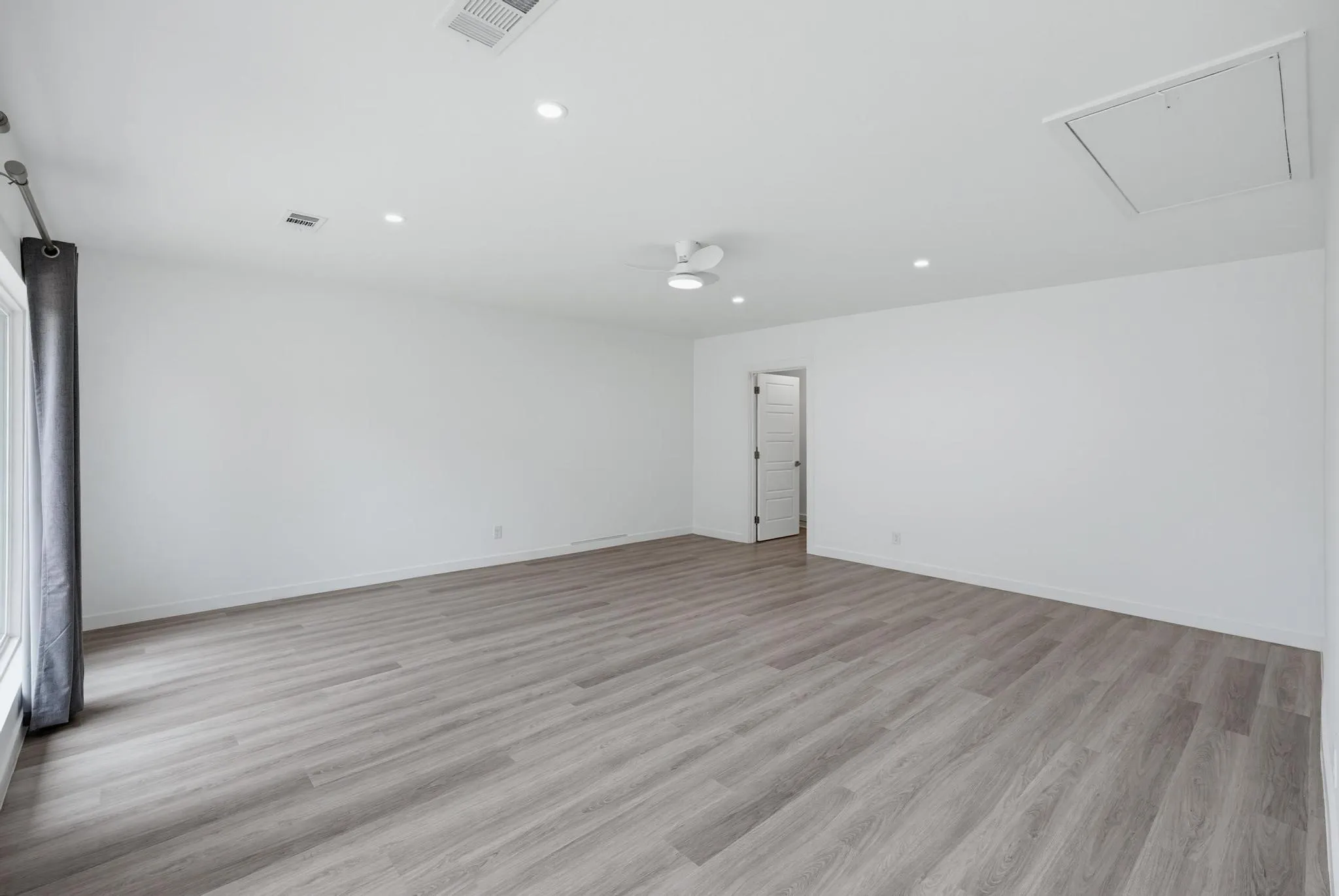 Single Family Residence For Rent in Dallas County , 12607 Gaslite Circle, Farmers Branch, Texas 75234, 3 Bedroom, 2 Bathroom, Garage spaces, 1,950 Sqft, built in 1959, mls#21341546, Real Estate Agent in Farmers Branch, Homes For Rent in Dallas county, Homes For Rent in Farmers Branch, Realtor in Farmers Branch Texas, Real Estate Brokerage Independent Realty Texas, Luminita Cordes Realtor