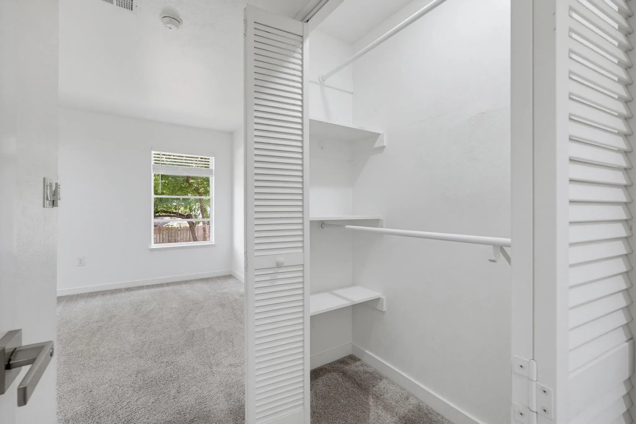 Single Family Residence For Rent in Dallas County , 12607 Gaslite Circle, Farmers Branch, Texas 75234, 3 Bedroom, 2 Bathroom, Garage spaces, 1,950 Sqft, built in 1959, mls#21341546, Real Estate Agent in Farmers Branch, Homes For Rent in Dallas county, Homes For Rent in Farmers Branch, Realtor in Farmers Branch Texas, Real Estate Brokerage Independent Realty Texas, Luminita Cordes Realtor
