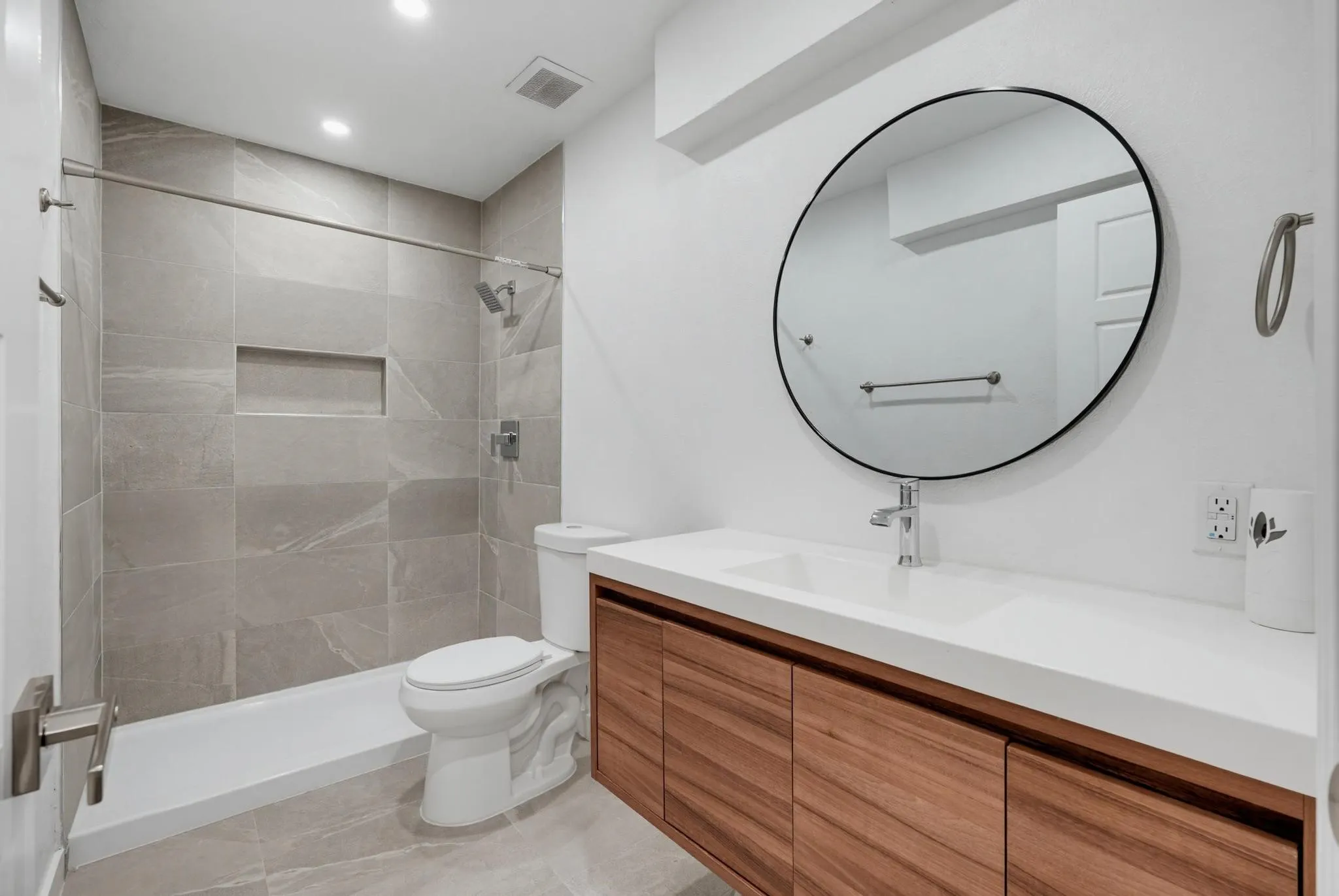 Single Family Residence For Rent in Dallas County , 12607 Gaslite Circle, Farmers Branch, Texas 75234, 3 Bedroom, 2 Bathroom, Garage spaces, 1,950 Sqft, built in 1959, mls#21341546, Real Estate Agent in Farmers Branch, Homes For Rent in Dallas county, Homes For Rent in Farmers Branch, Realtor in Farmers Branch Texas, Real Estate Brokerage Independent Realty Texas, Luminita Cordes Realtor