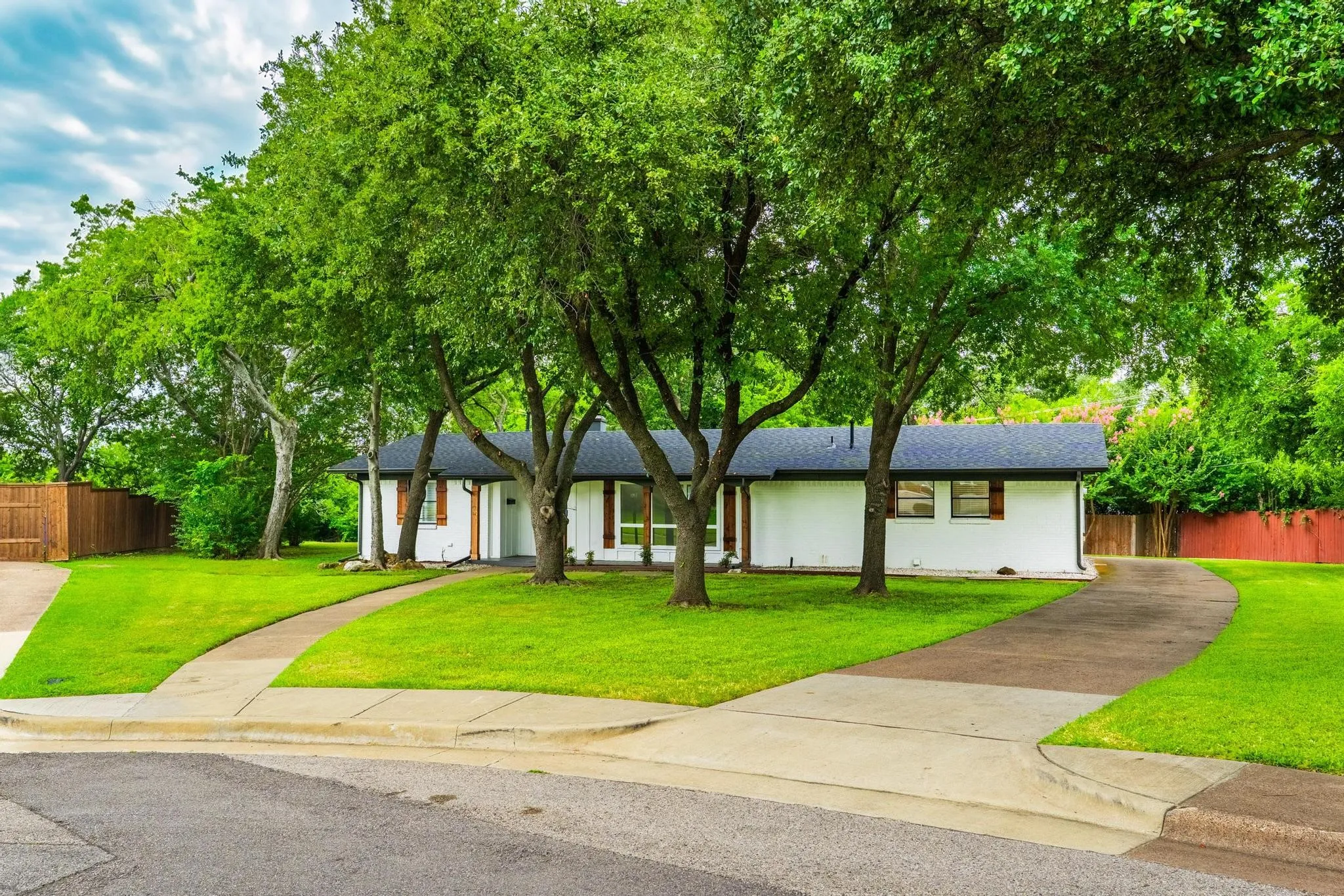 Single Family Residence For Rent in Dallas County , 12607 Gaslite Circle, Farmers Branch, Texas 75234, 3 Bedroom, 2 Bathroom, Garage spaces, 1,950 Sqft, built in 1959, mls#21341546, Real Estate Agent in Farmers Branch, Homes For Rent in Dallas county, Homes For Rent in Farmers Branch, Realtor in Farmers Branch Texas, Real Estate Brokerage Independent Realty Texas, Luminita Cordes Realtor