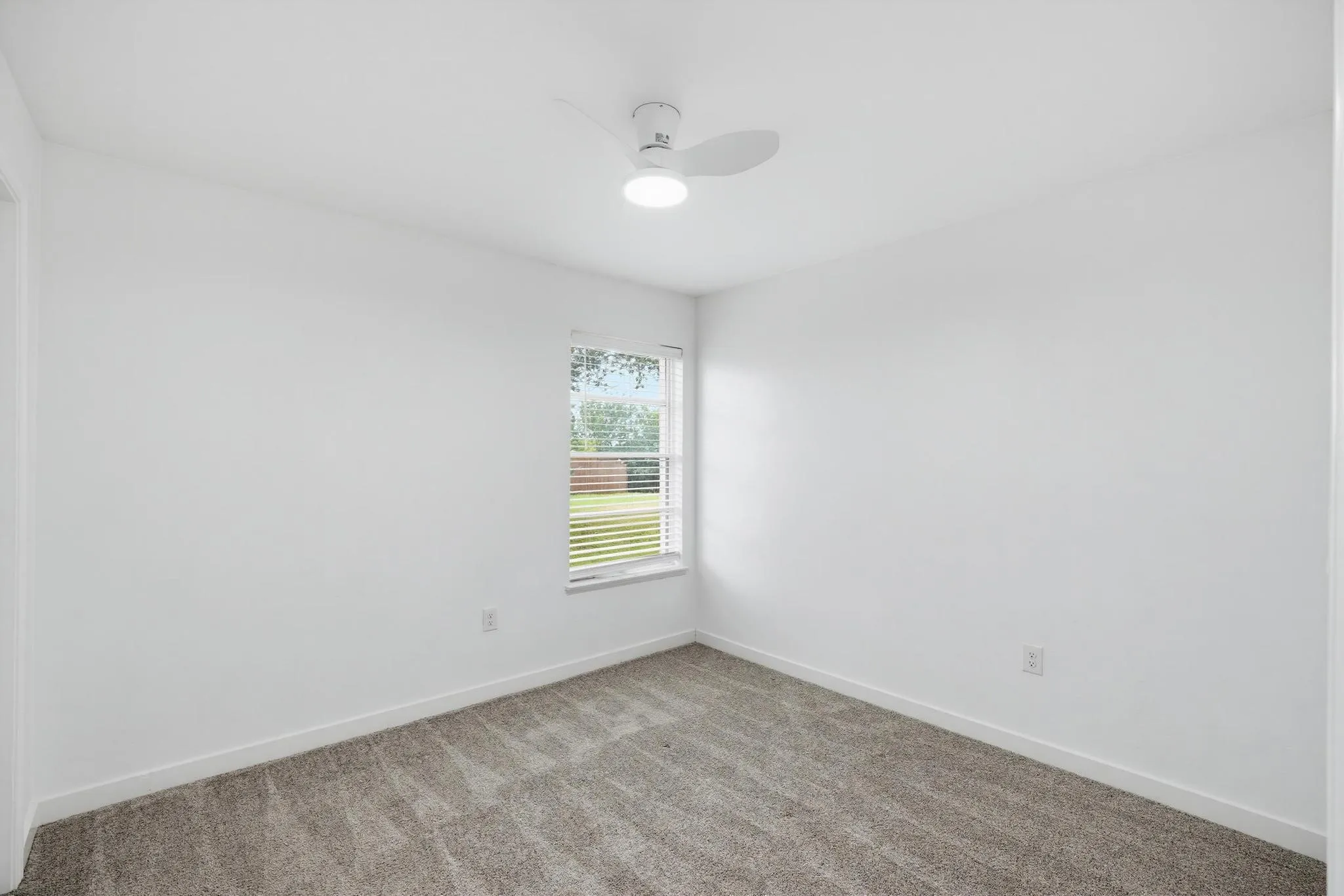 Single Family Residence For Rent in Dallas County , 12607 Gaslite Circle, Farmers Branch, Texas 75234, 3 Bedroom, 2 Bathroom, Garage spaces, 1,950 Sqft, built in 1959, mls#21341546, Real Estate Agent in Farmers Branch, Homes For Rent in Dallas county, Homes For Rent in Farmers Branch, Realtor in Farmers Branch Texas, Real Estate Brokerage Independent Realty Texas, Luminita Cordes Realtor