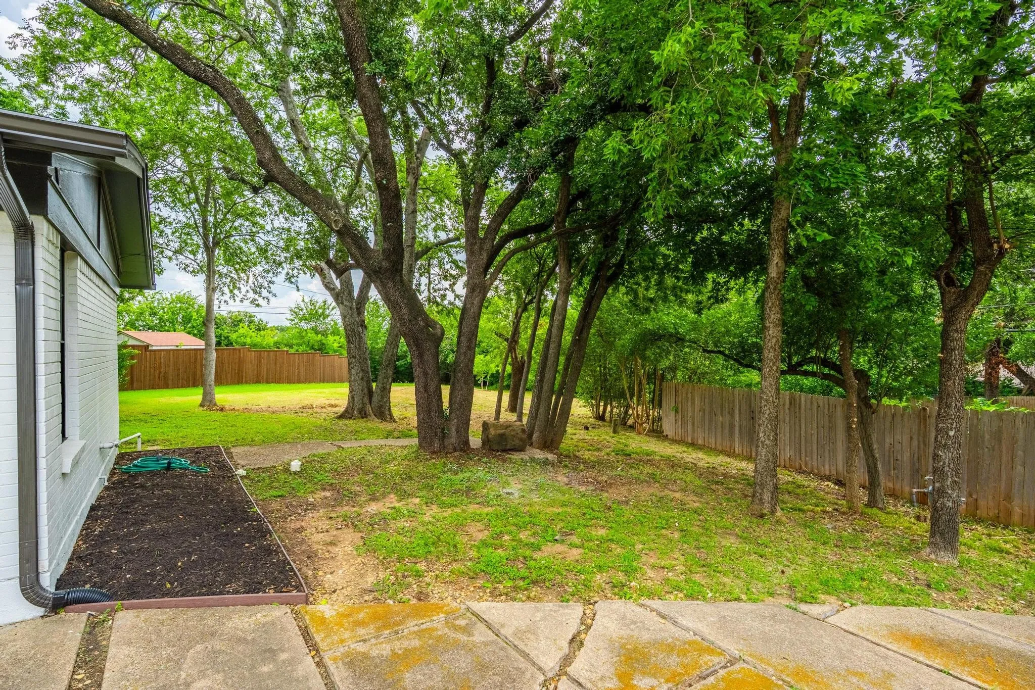 Single Family Residence For Rent in Dallas County , 12607 Gaslite Circle, Farmers Branch, Texas 75234, 3 Bedroom, 2 Bathroom, Garage spaces, 1,950 Sqft, built in 1959, mls#21341546, Real Estate Agent in Farmers Branch, Homes For Rent in Dallas county, Homes For Rent in Farmers Branch, Realtor in Farmers Branch Texas, Real Estate Brokerage Independent Realty Texas, Luminita Cordes Realtor