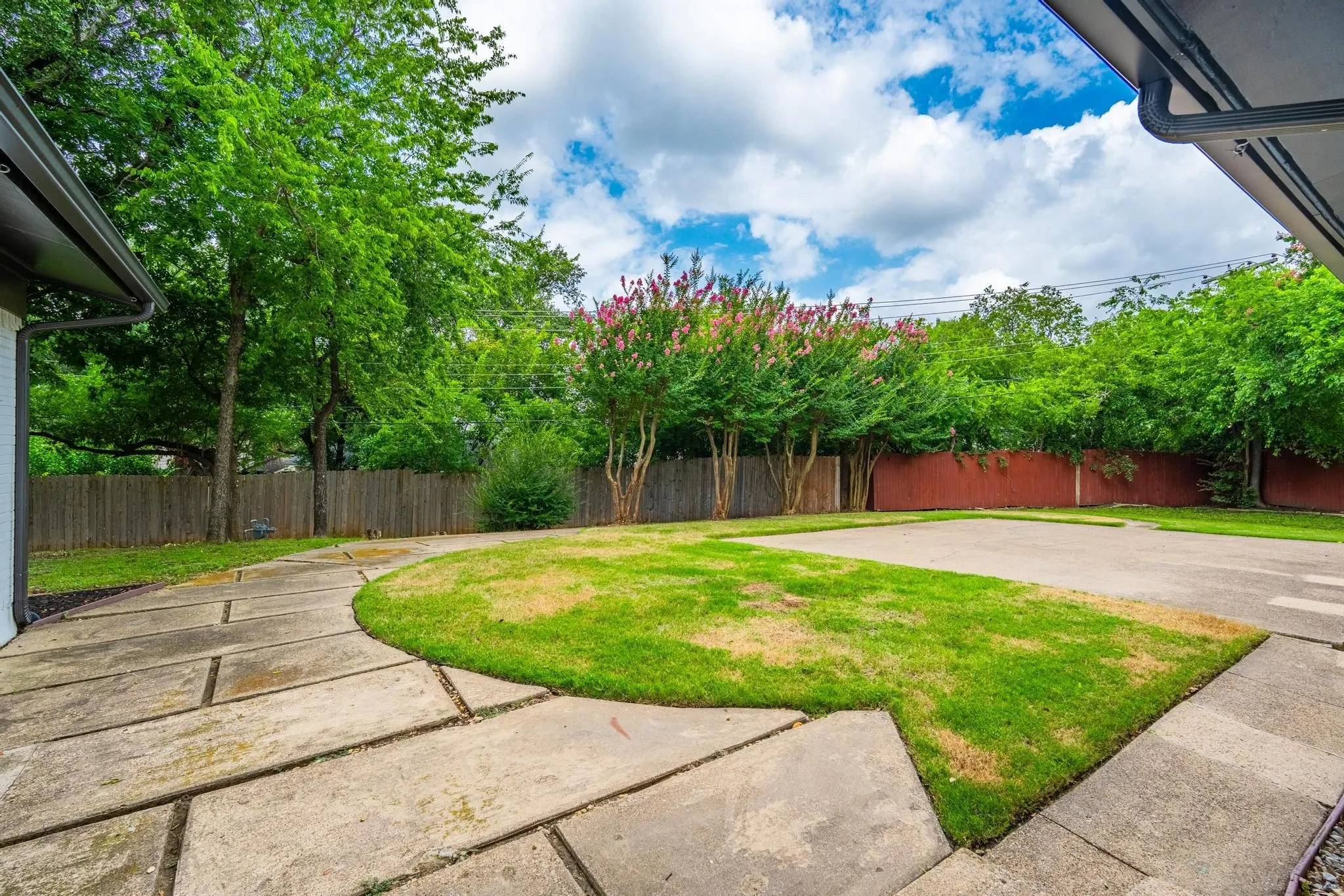 Single Family Residence For Rent in Dallas County , 12607 Gaslite Circle, Farmers Branch, Texas 75234, 3 Bedroom, 2 Bathroom, Garage spaces, 1,950 Sqft, built in 1959, mls#21341546, Real Estate Agent in Farmers Branch, Homes For Rent in Dallas county, Homes For Rent in Farmers Branch, Realtor in Farmers Branch Texas, Real Estate Brokerage Independent Realty Texas, Luminita Cordes Realtor