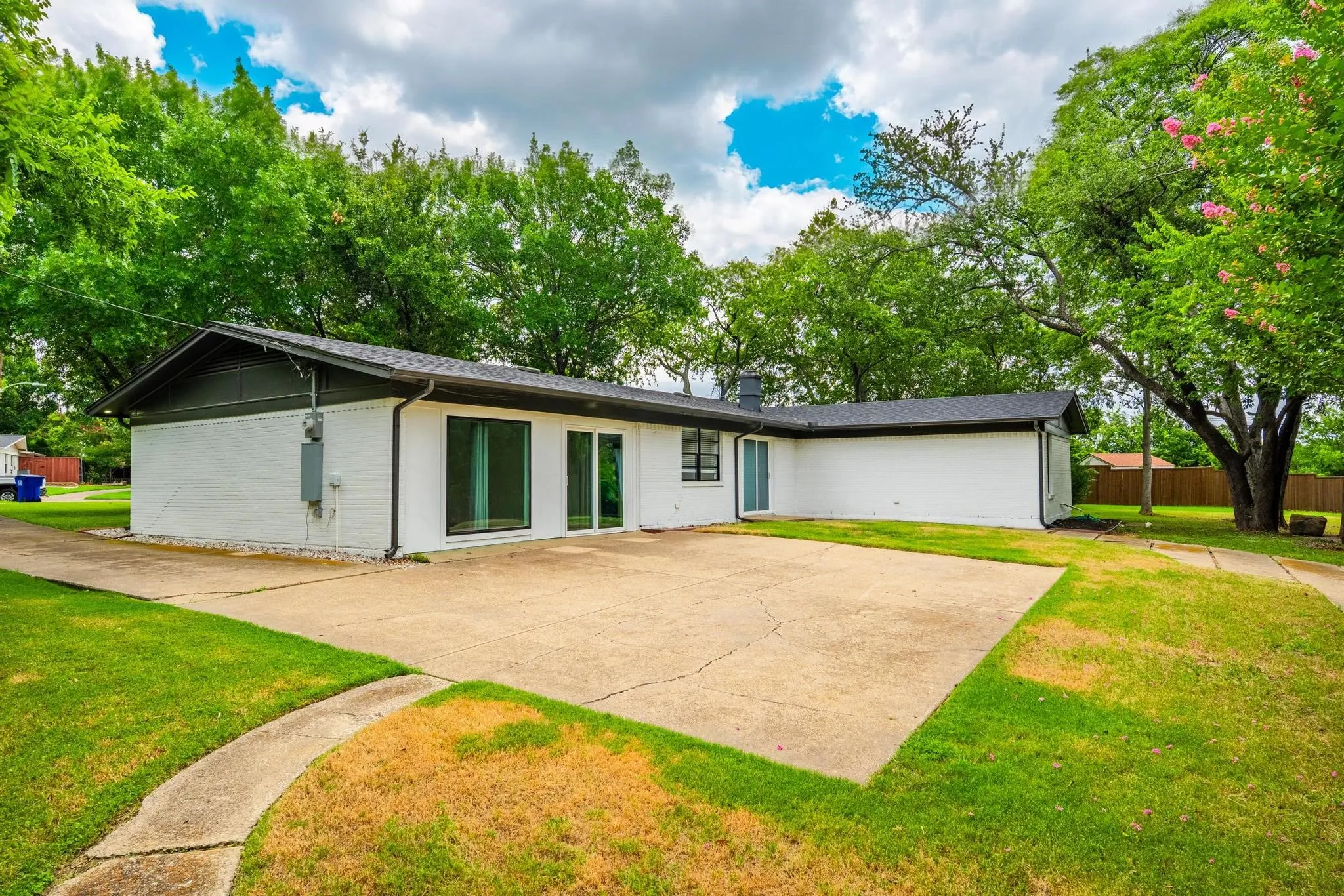 Single Family Residence For Rent in Dallas County , 12607 Gaslite Circle, Farmers Branch, Texas 75234, 3 Bedroom, 2 Bathroom, Garage spaces, 1,950 Sqft, built in 1959, mls#21341546, Real Estate Agent in Farmers Branch, Homes For Rent in Dallas county, Homes For Rent in Farmers Branch, Realtor in Farmers Branch Texas, Real Estate Brokerage Independent Realty Texas, Luminita Cordes Realtor