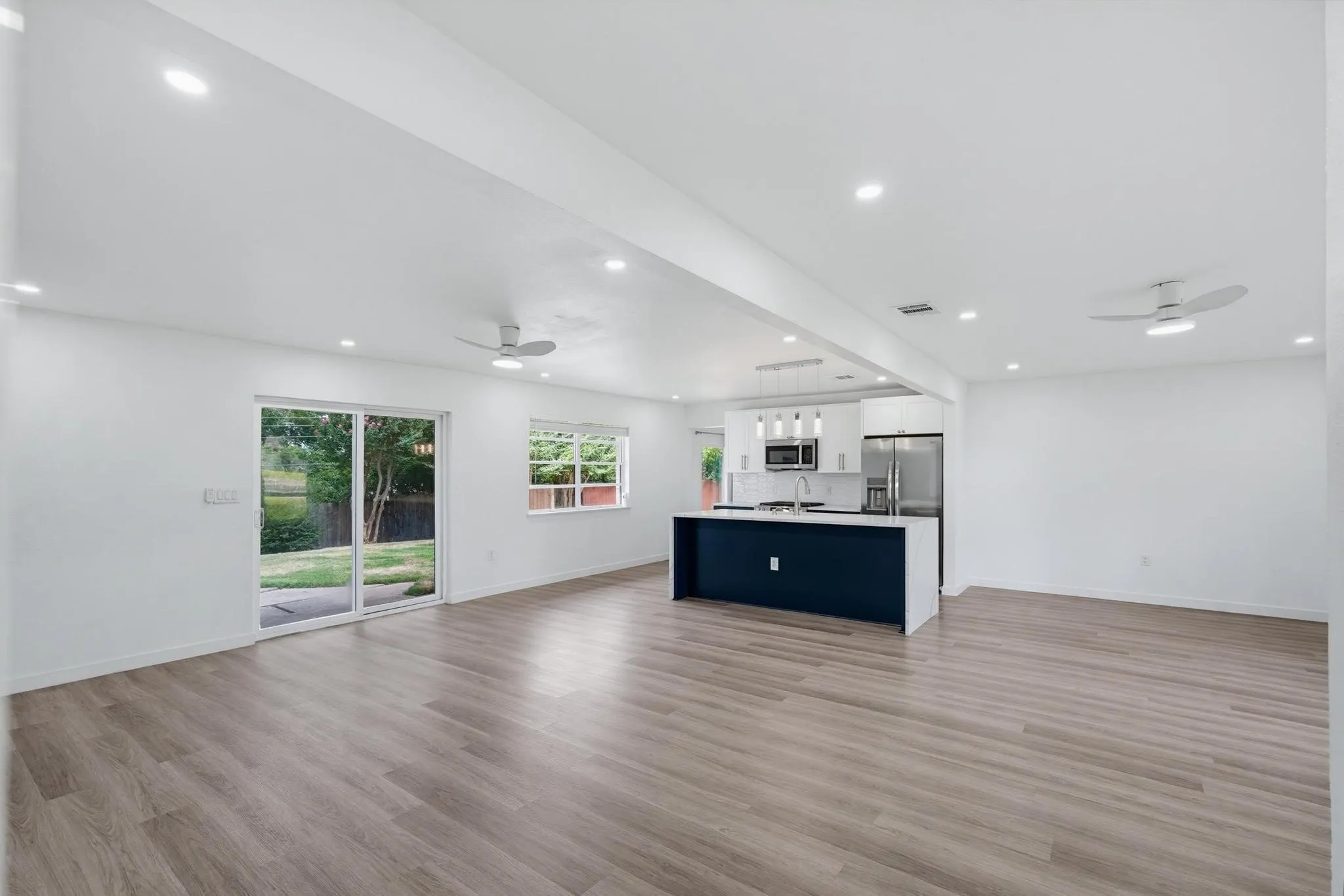 Single Family Residence For Rent in Dallas County , 12607 Gaslite Circle, Farmers Branch, Texas 75234, 3 Bedroom, 2 Bathroom, Garage spaces, 1,950 Sqft, built in 1959, mls#21341546, Real Estate Agent in Farmers Branch, Homes For Rent in Dallas county, Homes For Rent in Farmers Branch, Realtor in Farmers Branch Texas, Real Estate Brokerage Independent Realty Texas, Luminita Cordes Realtor