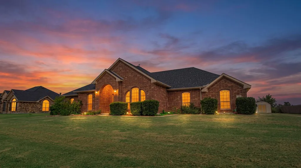 Single Family Residence For Sale in Kaufman County , 5234 County Road 4098, Kaufman, Texas 75142, 4 Bedroom, 2 Bathroom, 2 Garage spaces, 2,384 Sqft, built in 2009, mls#21341322, Real Estate Agent in Kaufman, Homes For Sale in Kaufman county, Homes For Sale in Kaufman, Realtor in Kaufman Texas, Real Estate Brokerage Independent Realty Texas, Luminita Cordes Realtor