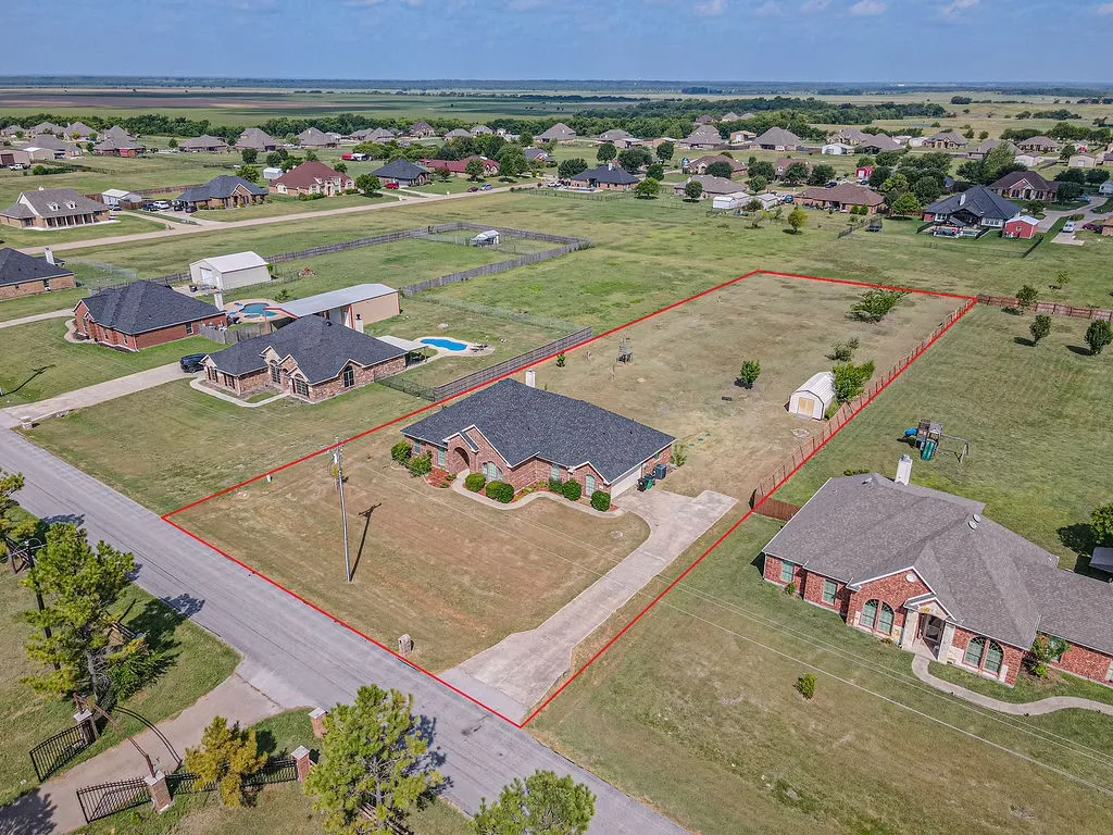 Single Family Residence For Sale in Kaufman County , 5234 County Road 4098, Kaufman, Texas 75142, 4 Bedroom, 2 Bathroom, 2 Garage spaces, 2,384 Sqft, built in 2009, mls#21341322, Real Estate Agent in Kaufman, Homes For Sale in Kaufman county, Homes For Sale in Kaufman, Realtor in Kaufman Texas, Real Estate Brokerage Independent Realty Texas, Luminita Cordes Realtor