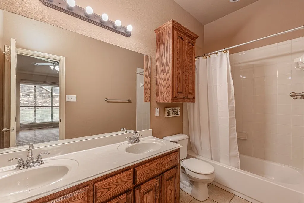 Single Family Residence For Sale in Kaufman County , 5234 County Road 4098, Kaufman, Texas 75142, 4 Bedroom, 2 Bathroom, 2 Garage spaces, 2,384 Sqft, built in 2009, mls#21341322, Real Estate Agent in Kaufman, Homes For Sale in Kaufman county, Homes For Sale in Kaufman, Realtor in Kaufman Texas, Real Estate Brokerage Independent Realty Texas, Luminita Cordes Realtor