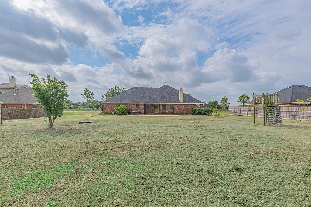 Single Family Residence For Sale in Kaufman County , 5234 County Road 4098, Kaufman, Texas 75142, 4 Bedroom, 2 Bathroom, 2 Garage spaces, 2,384 Sqft, built in 2009, mls#21341322, Real Estate Agent in Kaufman, Homes For Sale in Kaufman county, Homes For Sale in Kaufman, Realtor in Kaufman Texas, Real Estate Brokerage Independent Realty Texas, Luminita Cordes Realtor