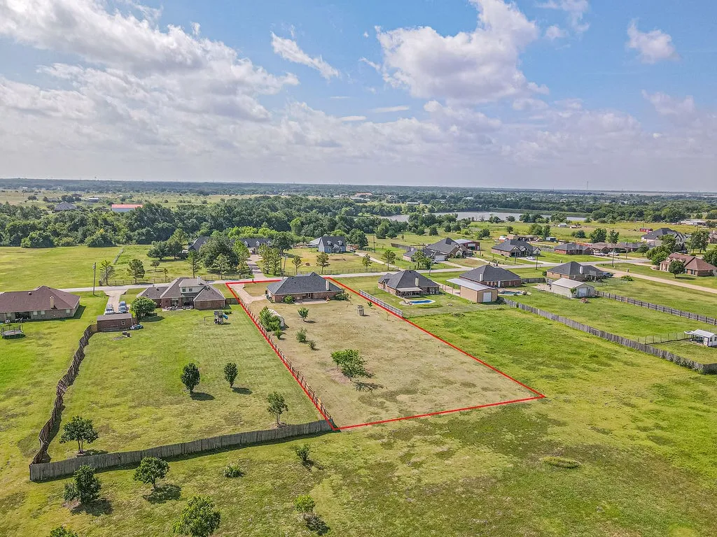 Single Family Residence For Sale in Kaufman County , 5234 County Road 4098, Kaufman, Texas 75142, 4 Bedroom, 2 Bathroom, 2 Garage spaces, 2,384 Sqft, built in 2009, mls#21341322, Real Estate Agent in Kaufman, Homes For Sale in Kaufman county, Homes For Sale in Kaufman, Realtor in Kaufman Texas, Real Estate Brokerage Independent Realty Texas, Luminita Cordes Realtor
