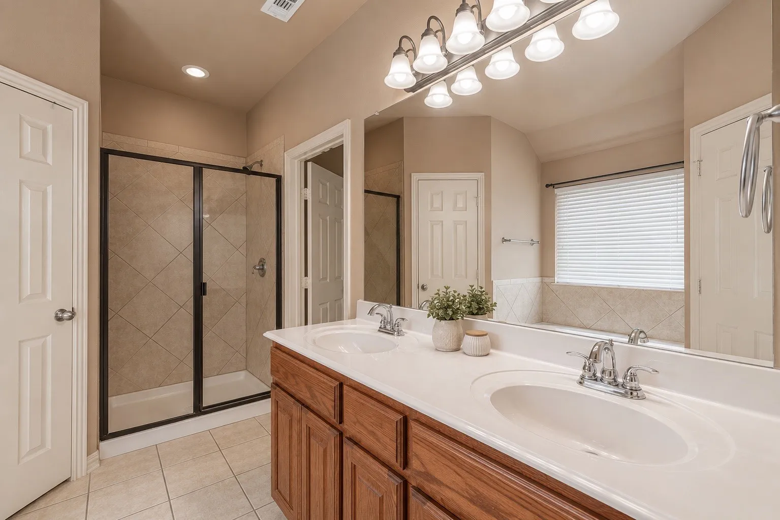 Single Family Residence For Sale in Kaufman County , 5234 County Road 4098, Kaufman, Texas 75142, 4 Bedroom, 2 Bathroom, 2 Garage spaces, 2,384 Sqft, built in 2009, mls#21341322, Real Estate Agent in Kaufman, Homes For Sale in Kaufman county, Homes For Sale in Kaufman, Realtor in Kaufman Texas, Real Estate Brokerage Independent Realty Texas, Luminita Cordes Realtor