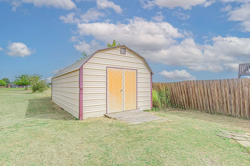 Single Family Residence For Sale in Kaufman County , 5234 County Road 4098, Kaufman, Texas 75142, 4 Bedroom, 2 Bathroom, 2 Garage spaces, 2,384 Sqft, built in 2009, mls#21341322, Real Estate Agent in Kaufman, Homes For Sale in Kaufman county, Homes For Sale in Kaufman, Realtor in Kaufman Texas, Real Estate Brokerage Independent Realty Texas, Luminita Cordes Realtor