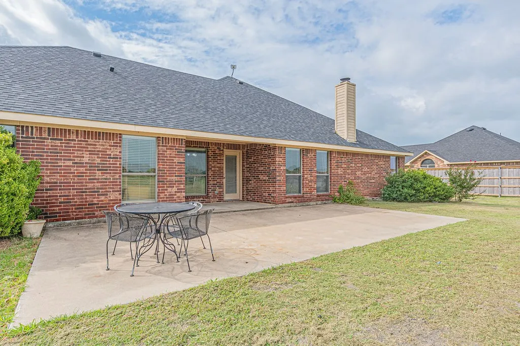 Single Family Residence For Sale in Kaufman County , 5234 County Road 4098, Kaufman, Texas 75142, 4 Bedroom, 2 Bathroom, 2 Garage spaces, 2,384 Sqft, built in 2009, mls#21341322, Real Estate Agent in Kaufman, Homes For Sale in Kaufman county, Homes For Sale in Kaufman, Realtor in Kaufman Texas, Real Estate Brokerage Independent Realty Texas, Luminita Cordes Realtor