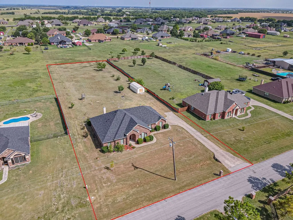 Single Family Residence For Sale in Kaufman County , 5234 County Road 4098, Kaufman, Texas 75142, 4 Bedroom, 2 Bathroom, 2 Garage spaces, 2,384 Sqft, built in 2009, mls#21341322, Real Estate Agent in Kaufman, Homes For Sale in Kaufman county, Homes For Sale in Kaufman, Realtor in Kaufman Texas, Real Estate Brokerage Independent Realty Texas, Luminita Cordes Realtor