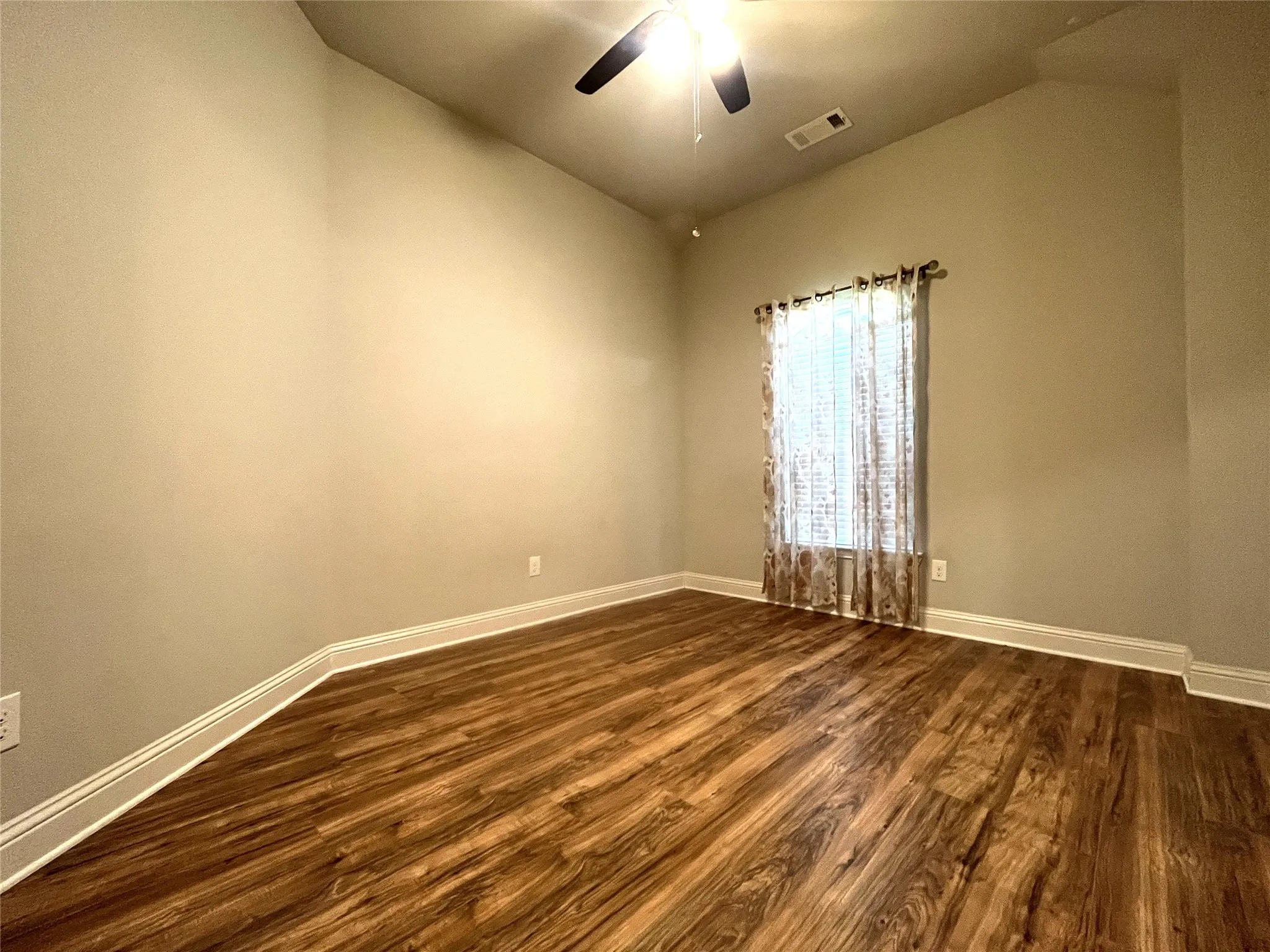 Single Family Residence For Sale in Ellis County , 348 Bessie Coleman Boulevard, Waxahachie, Texas 75165, 3 Bedroom, 2 Bathroom, 2 Garage spaces, 2,184 Sqft, built in 2017, mls#21341510, Real Estate Agent in Waxahachie, Homes For Sale in Ellis county, Homes For Sale in Waxahachie, Realtor in Waxahachie Texas, Real Estate Brokerage Independent Realty Texas, Luminita Cordes Realtor