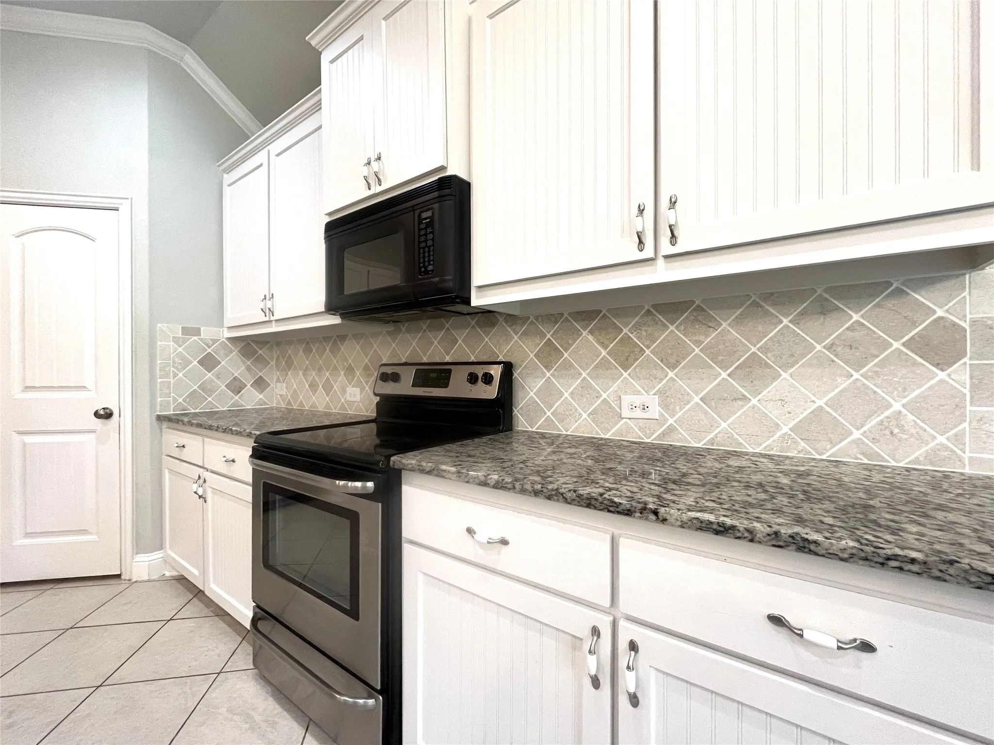 Single Family Residence For Sale in Ellis County , 348 Bessie Coleman Boulevard, Waxahachie, Texas 75165, 3 Bedroom, 2 Bathroom, 2 Garage spaces, 2,184 Sqft, built in 2017, mls#21341510, Real Estate Agent in Waxahachie, Homes For Sale in Ellis county, Homes For Sale in Waxahachie, Realtor in Waxahachie Texas, Real Estate Brokerage Independent Realty Texas, Luminita Cordes Realtor