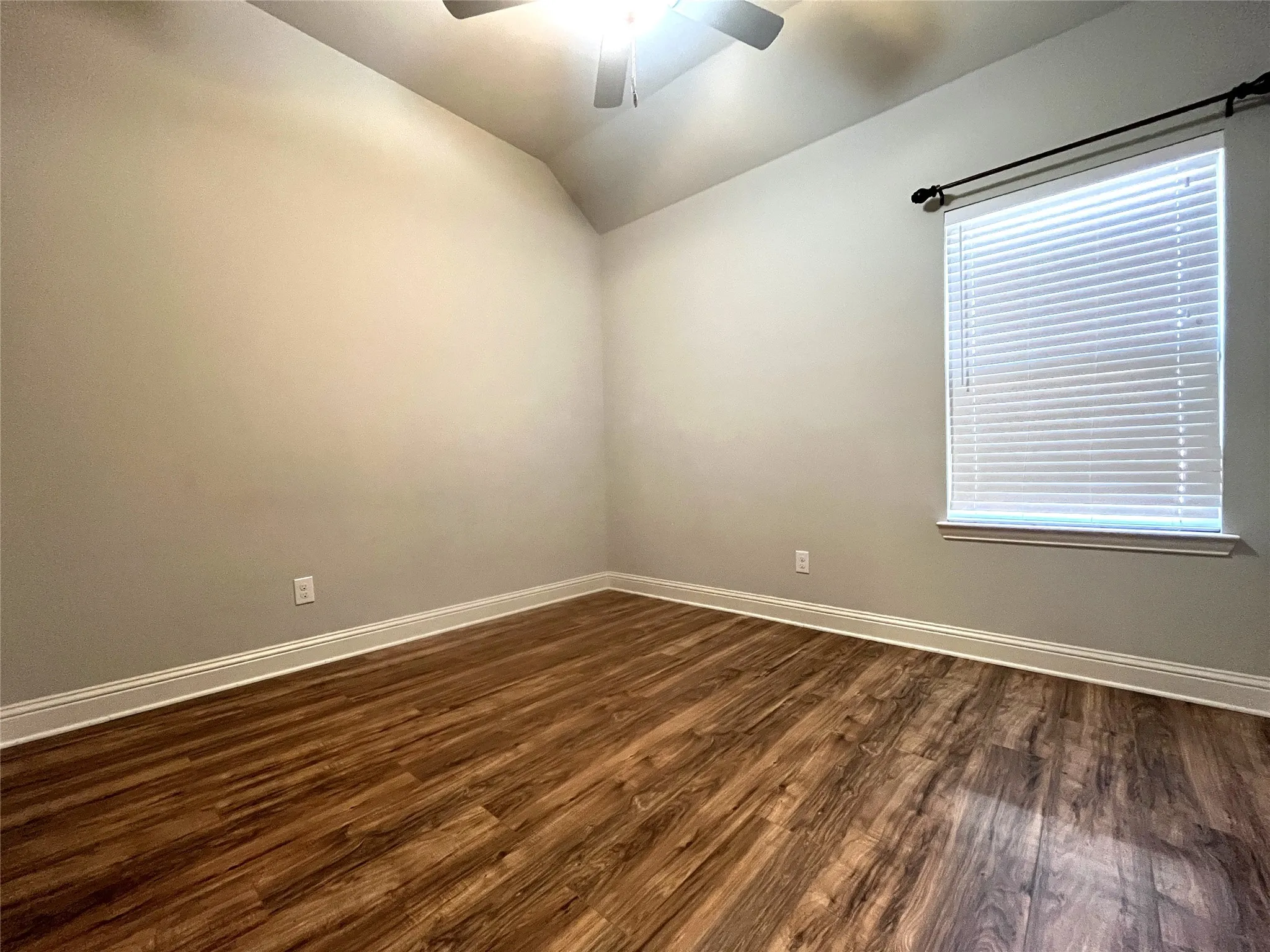 Single Family Residence For Sale in Ellis County , 348 Bessie Coleman Boulevard, Waxahachie, Texas 75165, 3 Bedroom, 2 Bathroom, 2 Garage spaces, 2,184 Sqft, built in 2017, mls#21341510, Real Estate Agent in Waxahachie, Homes For Sale in Ellis county, Homes For Sale in Waxahachie, Realtor in Waxahachie Texas, Real Estate Brokerage Independent Realty Texas, Luminita Cordes Realtor