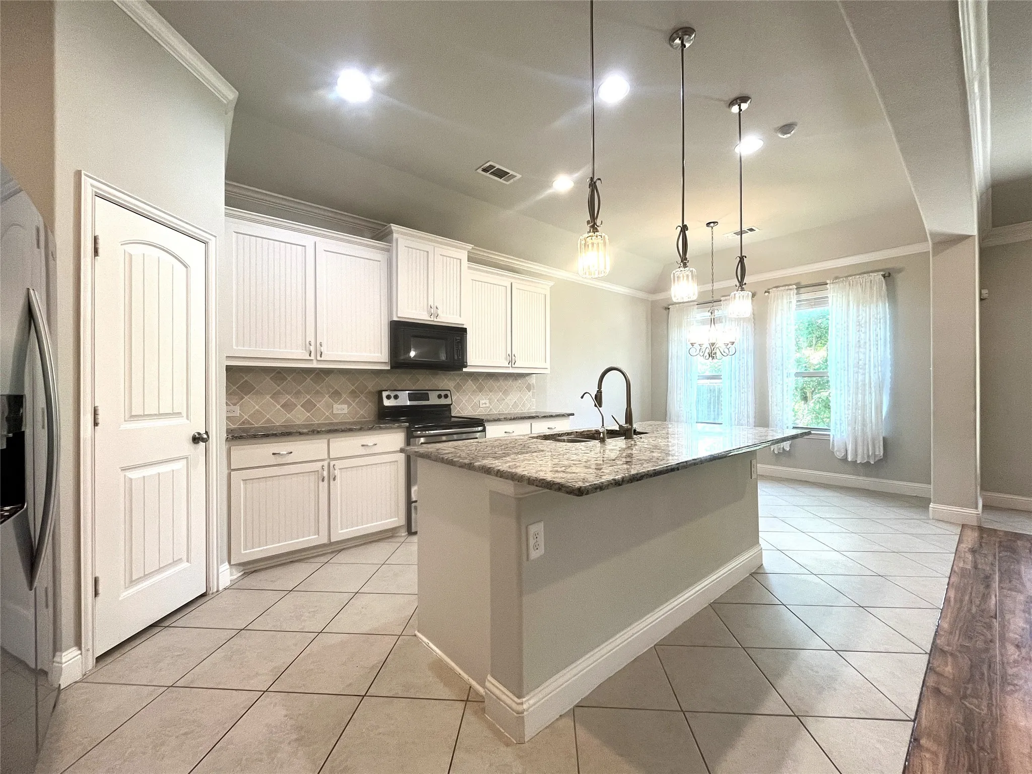 Single Family Residence For Sale in Ellis County , 348 Bessie Coleman Boulevard, Waxahachie, Texas 75165, 3 Bedroom, 2 Bathroom, 2 Garage spaces, 2,184 Sqft, built in 2017, mls#21341510, Real Estate Agent in Waxahachie, Homes For Sale in Ellis county, Homes For Sale in Waxahachie, Realtor in Waxahachie Texas, Real Estate Brokerage Independent Realty Texas, Luminita Cordes Realtor