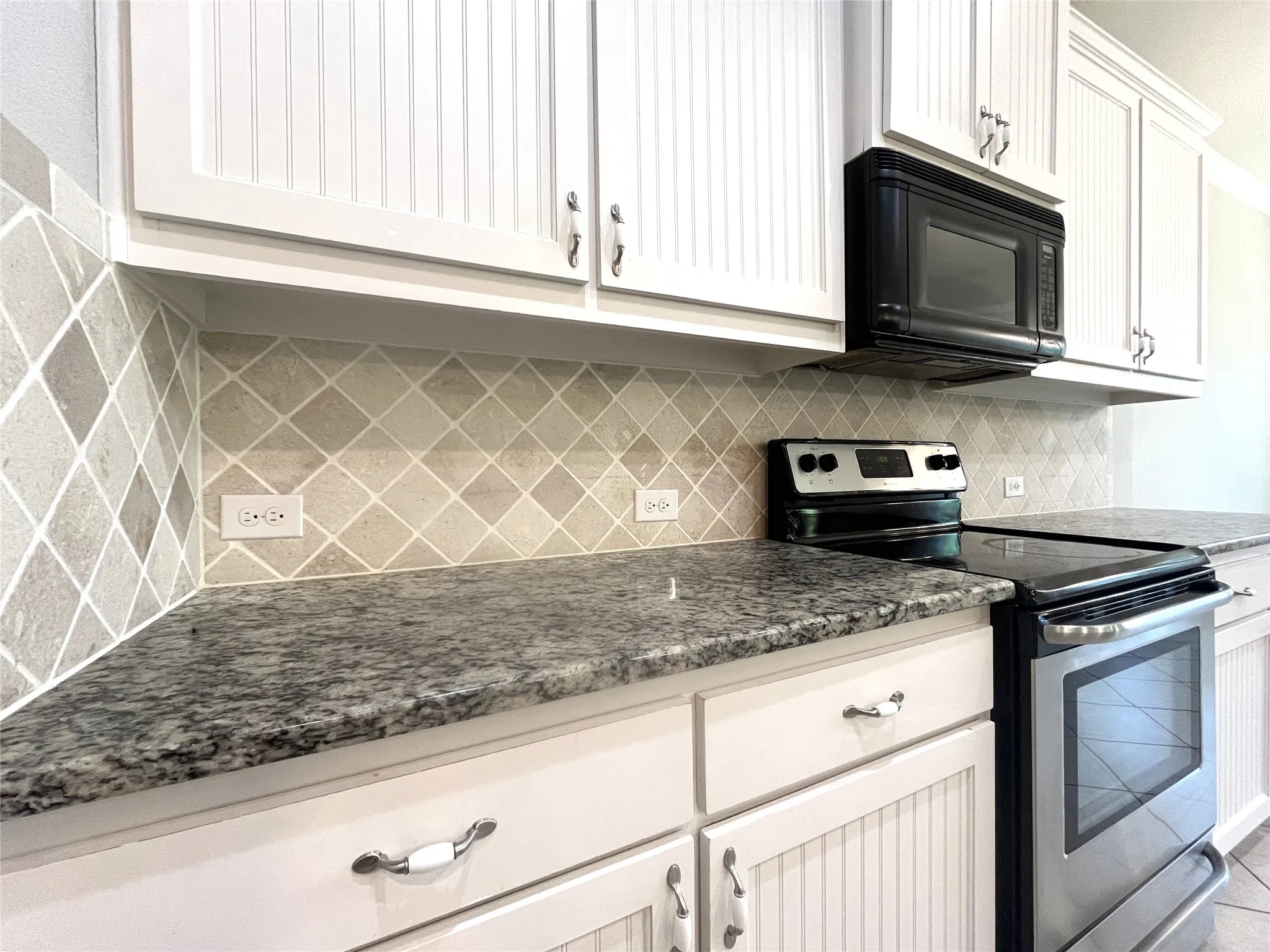 Single Family Residence For Sale in Ellis County , 348 Bessie Coleman Boulevard, Waxahachie, Texas 75165, 3 Bedroom, 2 Bathroom, 2 Garage spaces, 2,184 Sqft, built in 2017, mls#21341510, Real Estate Agent in Waxahachie, Homes For Sale in Ellis county, Homes For Sale in Waxahachie, Realtor in Waxahachie Texas, Real Estate Brokerage Independent Realty Texas, Luminita Cordes Realtor