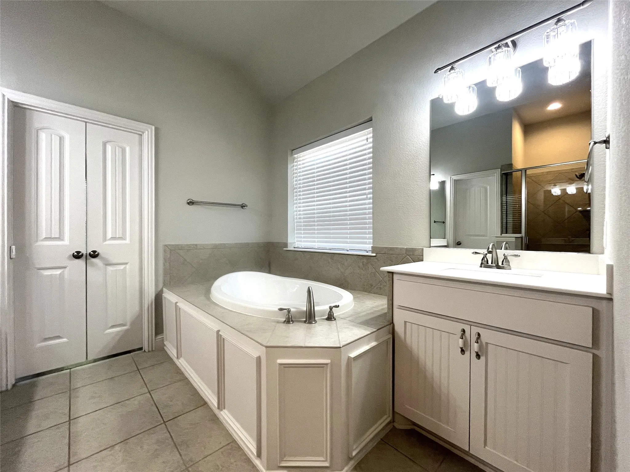 Single Family Residence For Sale in Ellis County , 348 Bessie Coleman Boulevard, Waxahachie, Texas 75165, 3 Bedroom, 2 Bathroom, 2 Garage spaces, 2,184 Sqft, built in 2017, mls#21341510, Real Estate Agent in Waxahachie, Homes For Sale in Ellis county, Homes For Sale in Waxahachie, Realtor in Waxahachie Texas, Real Estate Brokerage Independent Realty Texas, Luminita Cordes Realtor