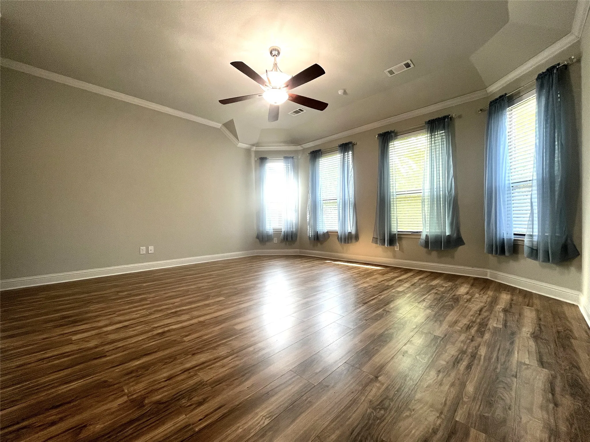 Single Family Residence For Sale in Ellis County , 348 Bessie Coleman Boulevard, Waxahachie, Texas 75165, 3 Bedroom, 2 Bathroom, 2 Garage spaces, 2,184 Sqft, built in 2017, mls#21341510, Real Estate Agent in Waxahachie, Homes For Sale in Ellis county, Homes For Sale in Waxahachie, Realtor in Waxahachie Texas, Real Estate Brokerage Independent Realty Texas, Luminita Cordes Realtor