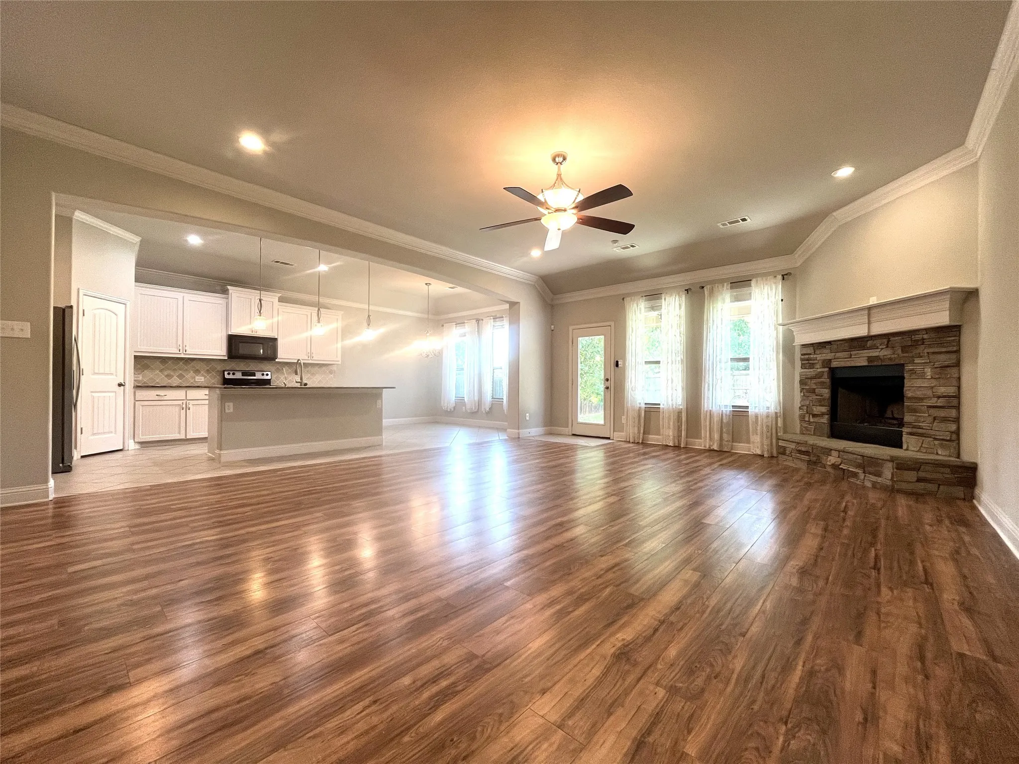 Single Family Residence For Sale in Ellis County , 348 Bessie Coleman Boulevard, Waxahachie, Texas 75165, 3 Bedroom, 2 Bathroom, 2 Garage spaces, 2,184 Sqft, built in 2017, mls#21341510, Real Estate Agent in Waxahachie, Homes For Sale in Ellis county, Homes For Sale in Waxahachie, Realtor in Waxahachie Texas, Real Estate Brokerage Independent Realty Texas, Luminita Cordes Realtor