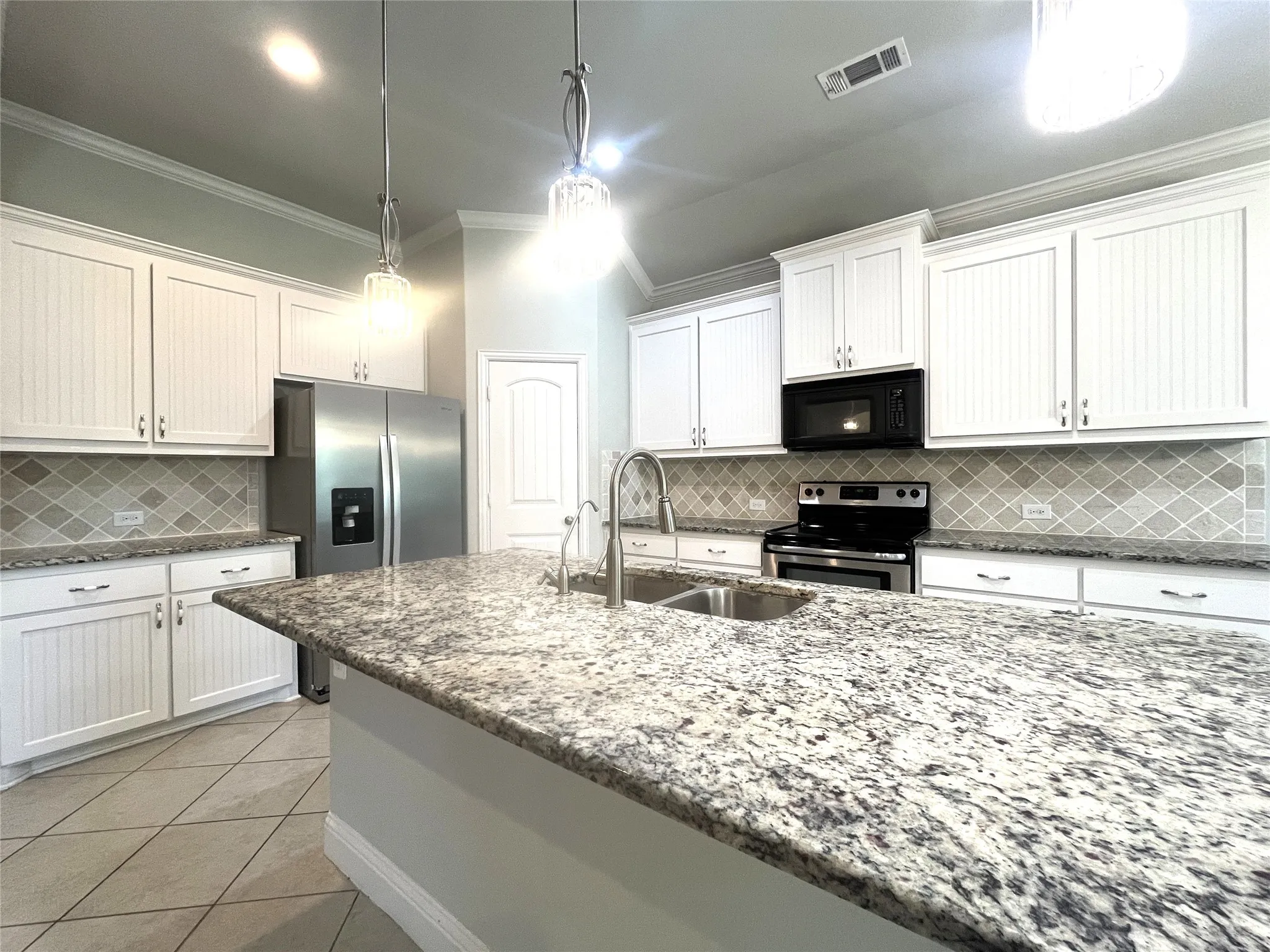 Single Family Residence For Sale in Ellis County , 348 Bessie Coleman Boulevard, Waxahachie, Texas 75165, 3 Bedroom, 2 Bathroom, 2 Garage spaces, 2,184 Sqft, built in 2017, mls#21341510, Real Estate Agent in Waxahachie, Homes For Sale in Ellis county, Homes For Sale in Waxahachie, Realtor in Waxahachie Texas, Real Estate Brokerage Independent Realty Texas, Luminita Cordes Realtor