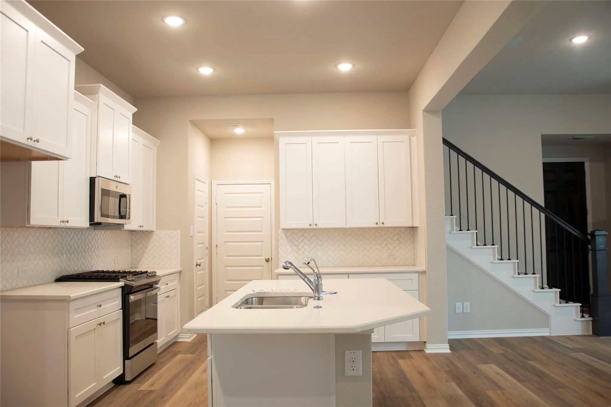Single Family Residence For Rent in Grayson County , 1107 Mesa Street, Sherman, Texas 75090, 3 Bedroom, 3 Bathroom, 2 Garage spaces, 2,032 Sqft, built in 2023, mls#21341551, Real Estate Agent in Sherman, Homes For Rent in Grayson county, Homes For Rent in Sherman, Realtor in Sherman Texas, Real Estate Brokerage Independent Realty Texas, Luminita Cordes Realtor