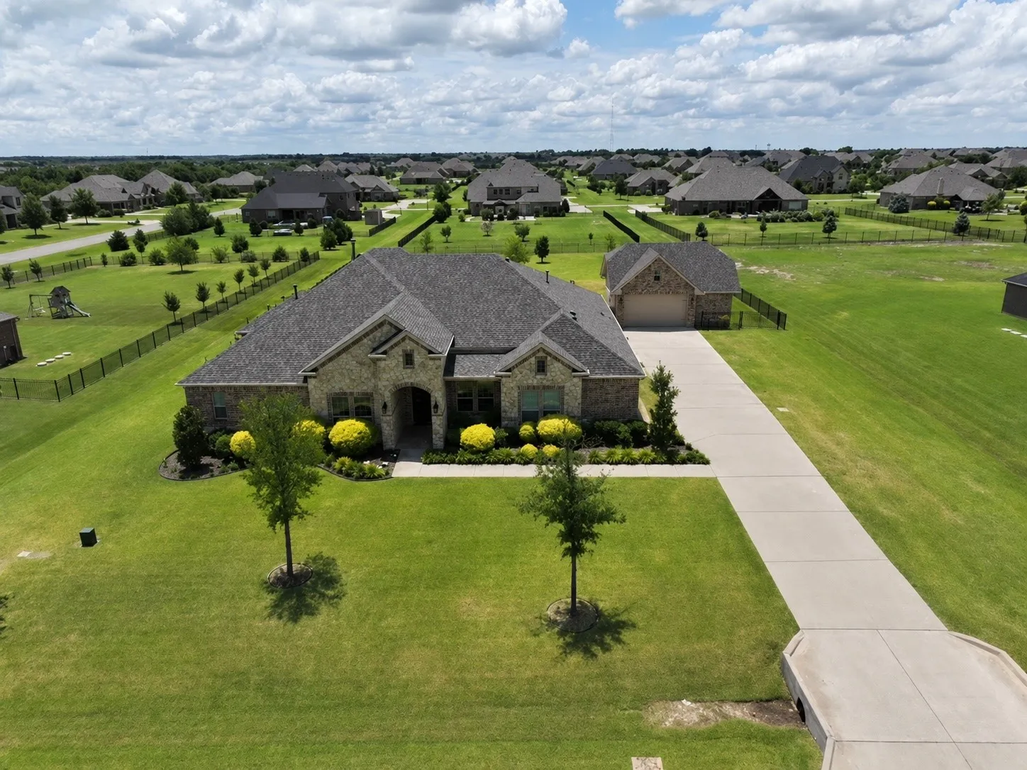Single Family Residence For Sale in Collin County , 2151 Lariat Trail, Celina, Texas 75009, 4 Bedroom, 3 Bathroom, 5 Garage spaces, 3,621 Sqft, built in 2016, mls#21341430, Real Estate Agent in Celina, Homes For Sale in Collin county, Homes For Sale in Celina, Realtor in Celina Texas, Real Estate Brokerage Independent Realty Texas, Luminita Cordes Realtor