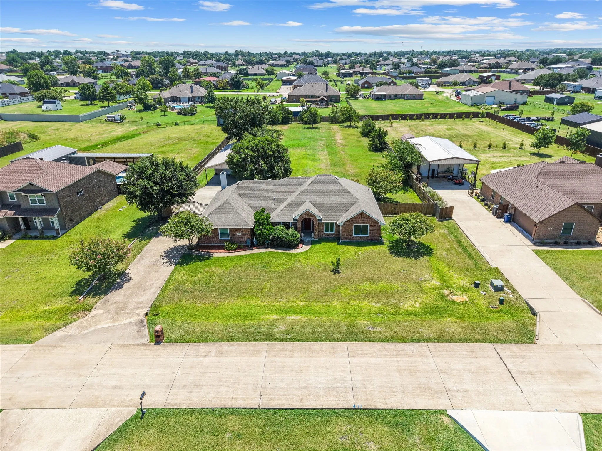 Single Family Residence For Sale in Kaufman County , 10154 Country View Lane, Forney, Texas 75126, 4 Bedroom, 2 Bathroom, 4 Garage spaces, 2,654 Sqft, built in 2002, mls#21339104, Real Estate Agent in Forney, Homes For Sale in Kaufman county, Homes For Sale in Forney, Realtor in Forney Texas, Real Estate Brokerage Independent Realty Texas, Luminita Cordes Realtor
