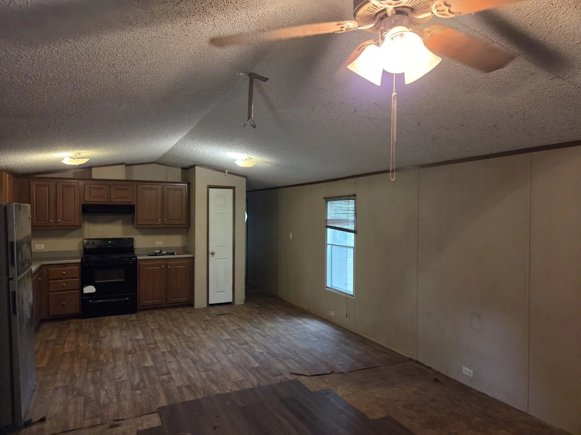 Mobile Home For Sale in Grayson County , 126 Tipps Road, Whitesboro, Texas 76273, 4 Bedroom, 2 Bathroom, Garage spaces, 1,280 Sqft, built in 2015, mls#21341578, Real Estate Agent in Whitesboro, Homes For Sale in Grayson county, Homes For Sale in Whitesboro, Realtor in Whitesboro Texas, Real Estate Brokerage Independent Realty Texas, Luminita Cordes Realtor