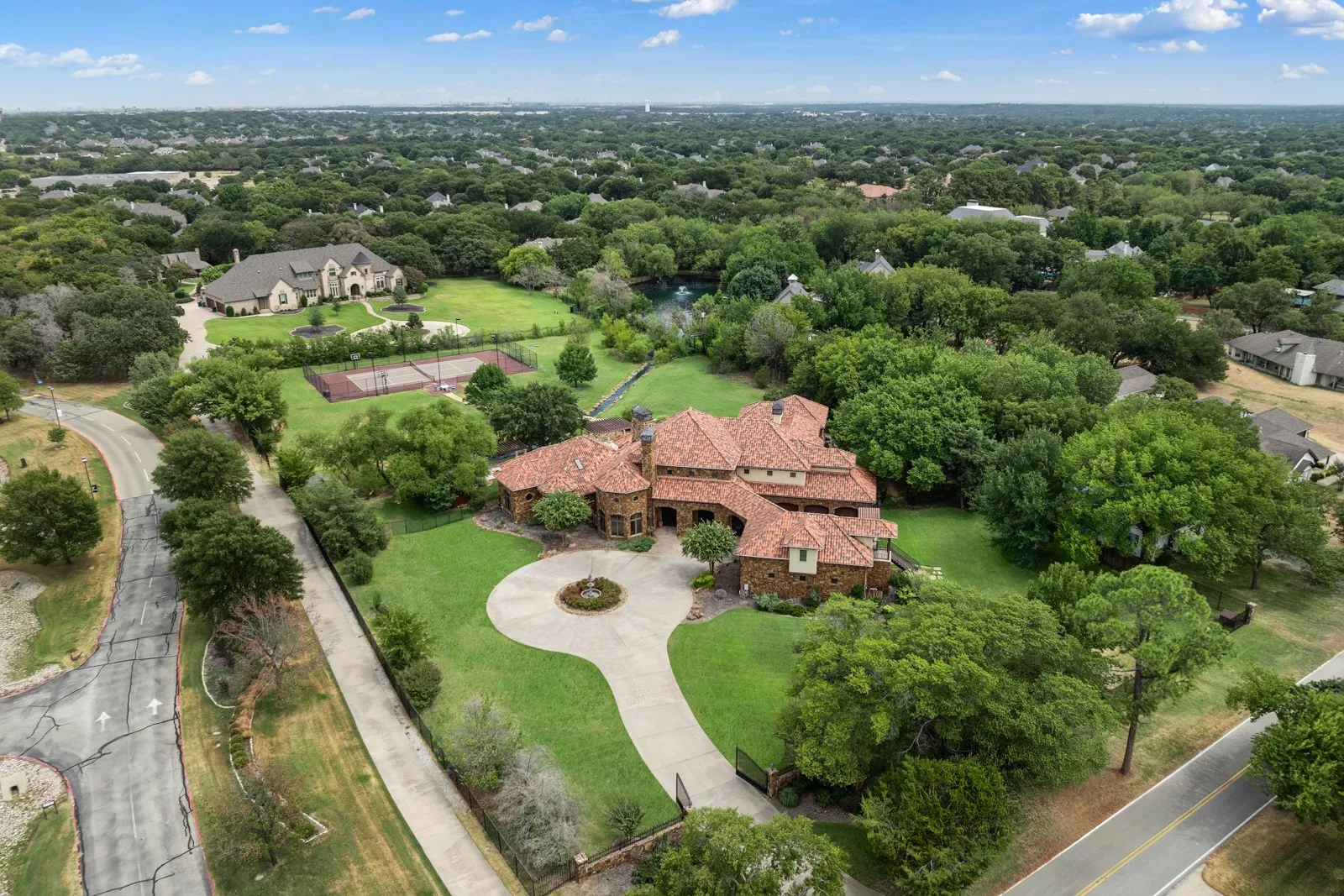 Single Family Residence For Sale in Tarrant County , 211 Pine Drive, Southlake, Texas 76092, 6 Bedroom, 8 Bathroom, 6 Garage spaces, 7,819 Sqft, built in 2007, mls#21341303, Real Estate Agent in Southlake, Homes For Sale in Tarrant county, Homes For Sale in Southlake, Realtor in Southlake Texas, Real Estate Brokerage Independent Realty Texas, Luminita Cordes Realtor
