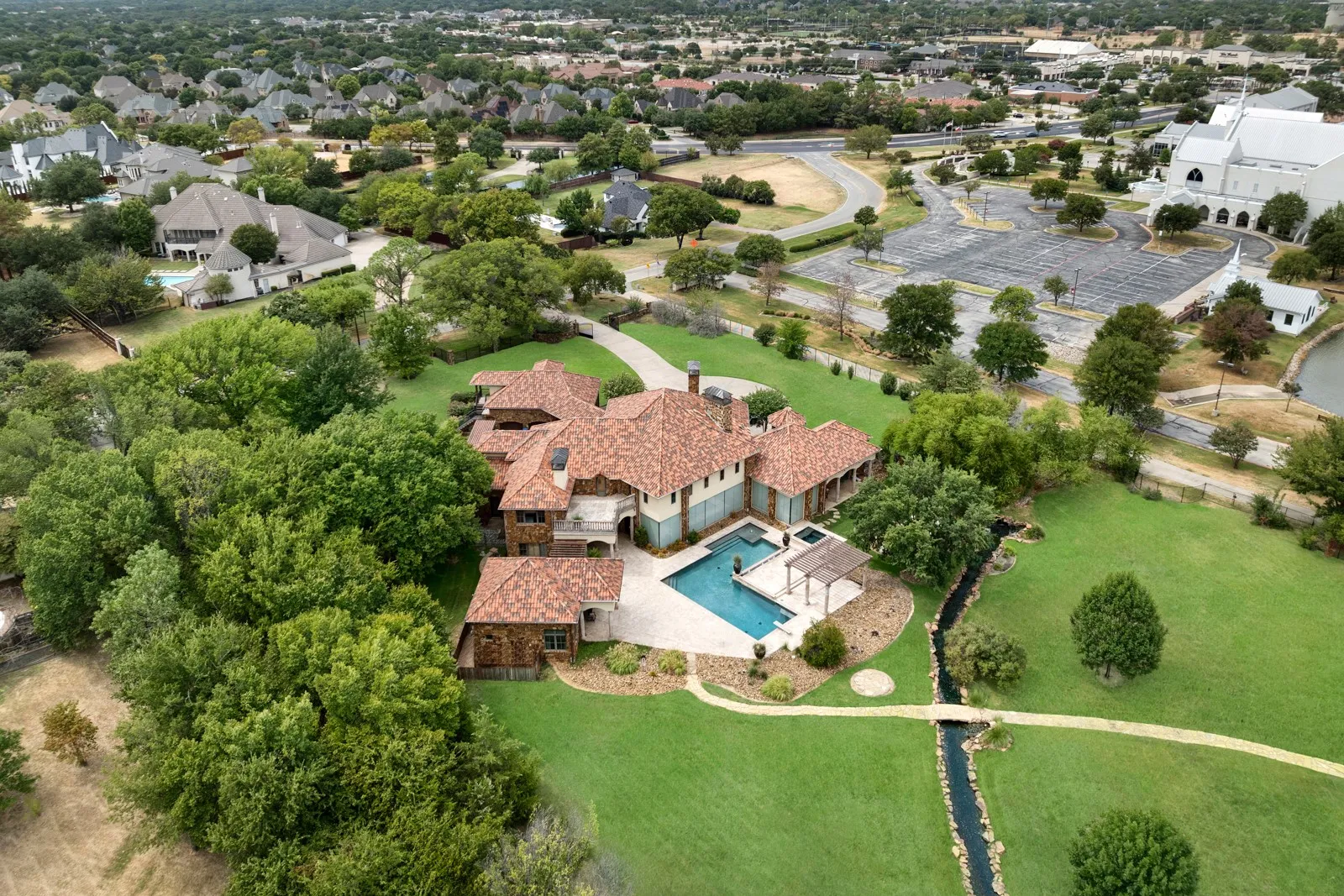 Single Family Residence For Sale in Tarrant County , 211 Pine Drive, Southlake, Texas 76092, 6 Bedroom, 8 Bathroom, 6 Garage spaces, 7,819 Sqft, built in 2007, mls#21341303, Real Estate Agent in Southlake, Homes For Sale in Tarrant county, Homes For Sale in Southlake, Realtor in Southlake Texas, Real Estate Brokerage Independent Realty Texas, Luminita Cordes Realtor