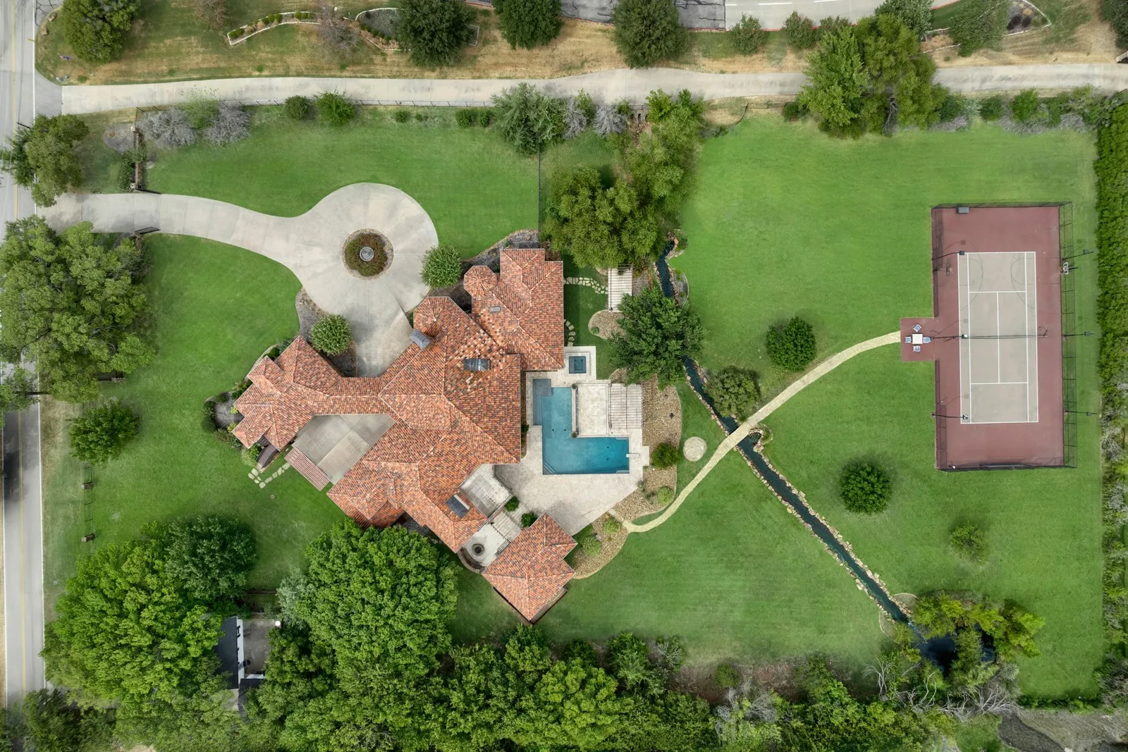 Single Family Residence For Sale in Tarrant County , 211 Pine Drive, Southlake, Texas 76092, 6 Bedroom, 8 Bathroom, 6 Garage spaces, 7,819 Sqft, built in 2007, mls#21341303, Real Estate Agent in Southlake, Homes For Sale in Tarrant county, Homes For Sale in Southlake, Realtor in Southlake Texas, Real Estate Brokerage Independent Realty Texas, Luminita Cordes Realtor