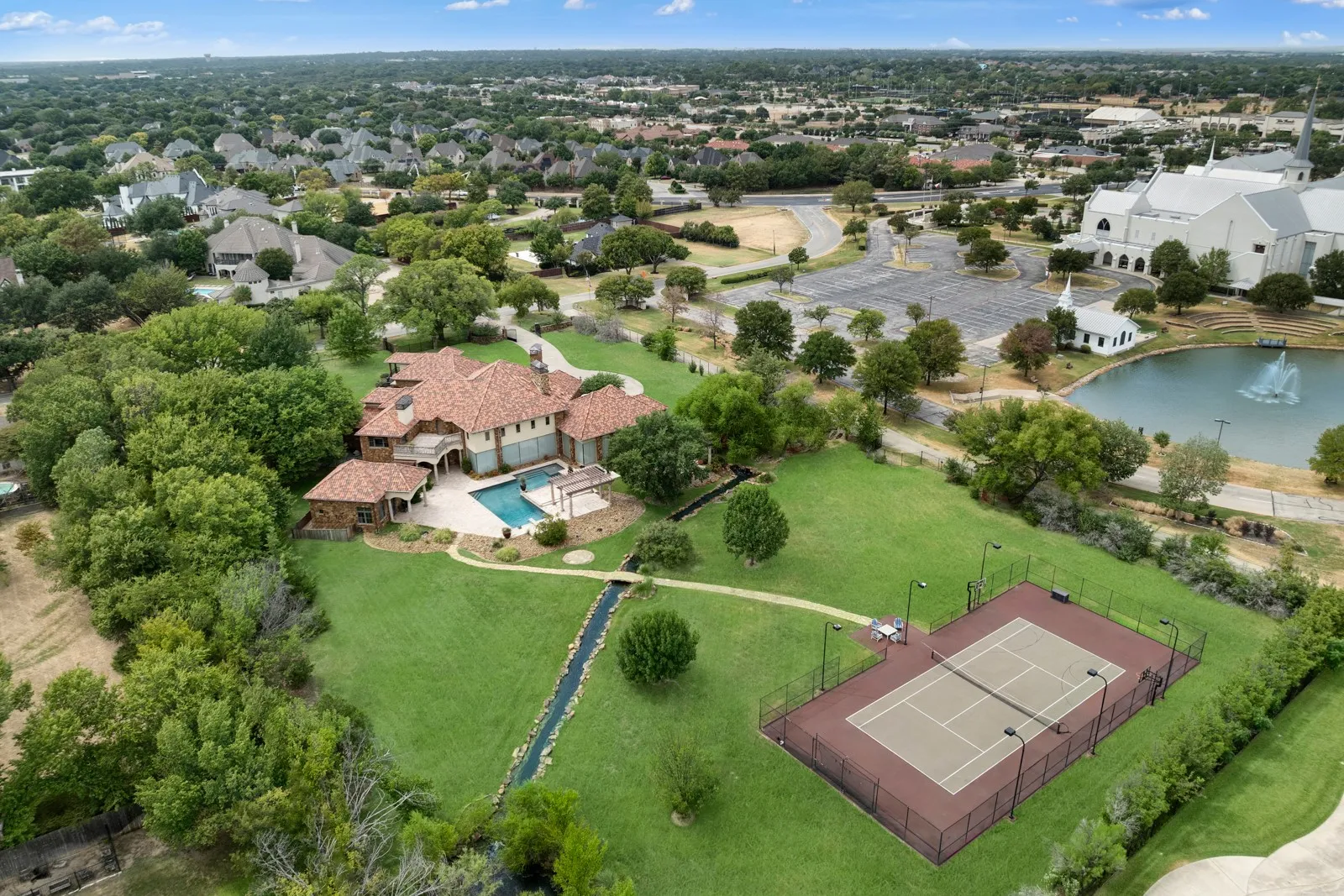Single Family Residence For Sale in Tarrant County , 211 Pine Drive, Southlake, Texas 76092, 6 Bedroom, 8 Bathroom, 6 Garage spaces, 7,819 Sqft, built in 2007, mls#21341303, Real Estate Agent in Southlake, Homes For Sale in Tarrant county, Homes For Sale in Southlake, Realtor in Southlake Texas, Real Estate Brokerage Independent Realty Texas, Luminita Cordes Realtor
