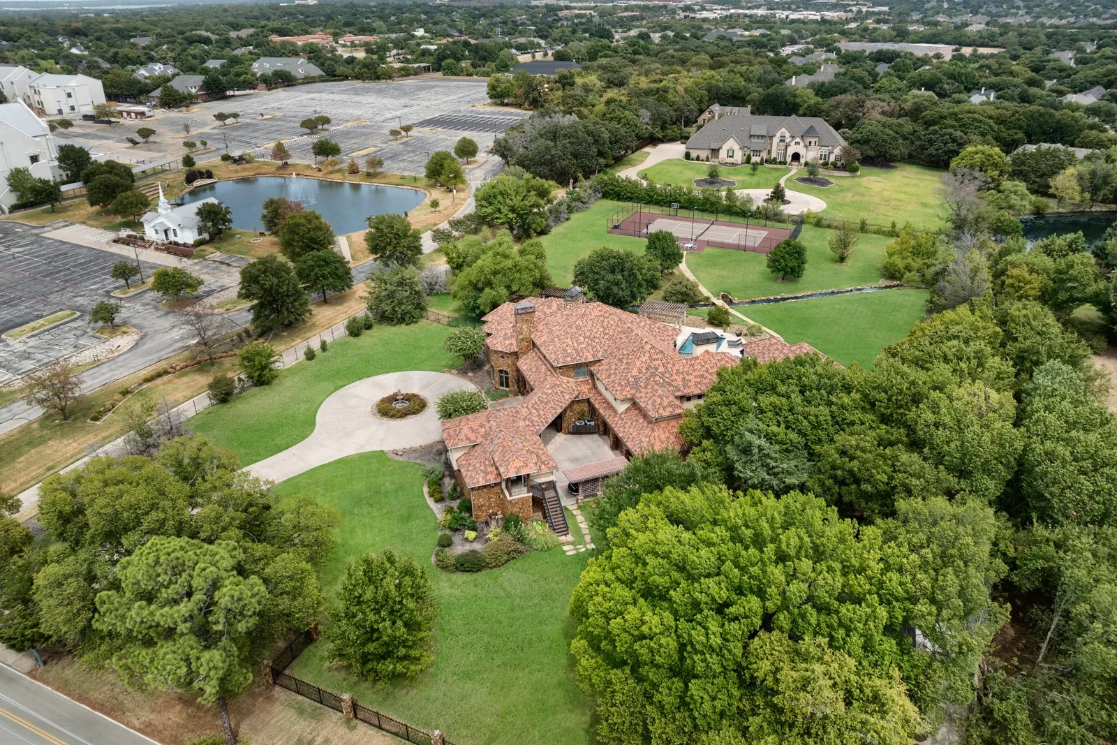 Single Family Residence For Sale in Tarrant County , 211 Pine Drive, Southlake, Texas 76092, 6 Bedroom, 8 Bathroom, 6 Garage spaces, 7,819 Sqft, built in 2007, mls#21341303, Real Estate Agent in Southlake, Homes For Sale in Tarrant county, Homes For Sale in Southlake, Realtor in Southlake Texas, Real Estate Brokerage Independent Realty Texas, Luminita Cordes Realtor