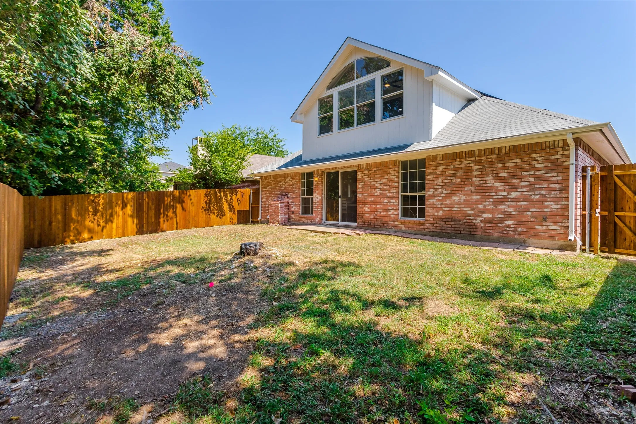 Single Family Residence For Sale in Dallas County , 522 Alameda Avenue, Duncanville, Texas 75137, 3 Bedroom, 3 Bathroom, 2 Garage spaces, 2,264 Sqft, built in 1993, mls#21341315, Real Estate Agent in Duncanville, Homes For Sale in Dallas county, Homes For Sale in Duncanville, Realtor in Duncanville Texas, Real Estate Brokerage Independent Realty Texas, Luminita Cordes Realtor