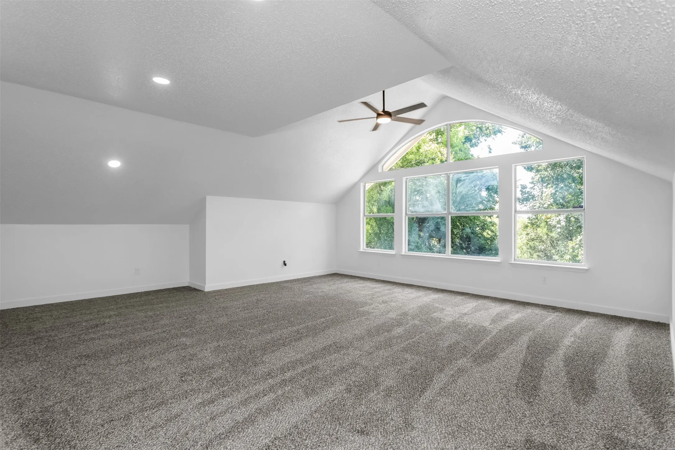 Single Family Residence For Sale in Dallas County , 522 Alameda Avenue, Duncanville, Texas 75137, 3 Bedroom, 3 Bathroom, 2 Garage spaces, 2,264 Sqft, built in 1993, mls#21341315, Real Estate Agent in Duncanville, Homes For Sale in Dallas county, Homes For Sale in Duncanville, Realtor in Duncanville Texas, Real Estate Brokerage Independent Realty Texas, Luminita Cordes Realtor