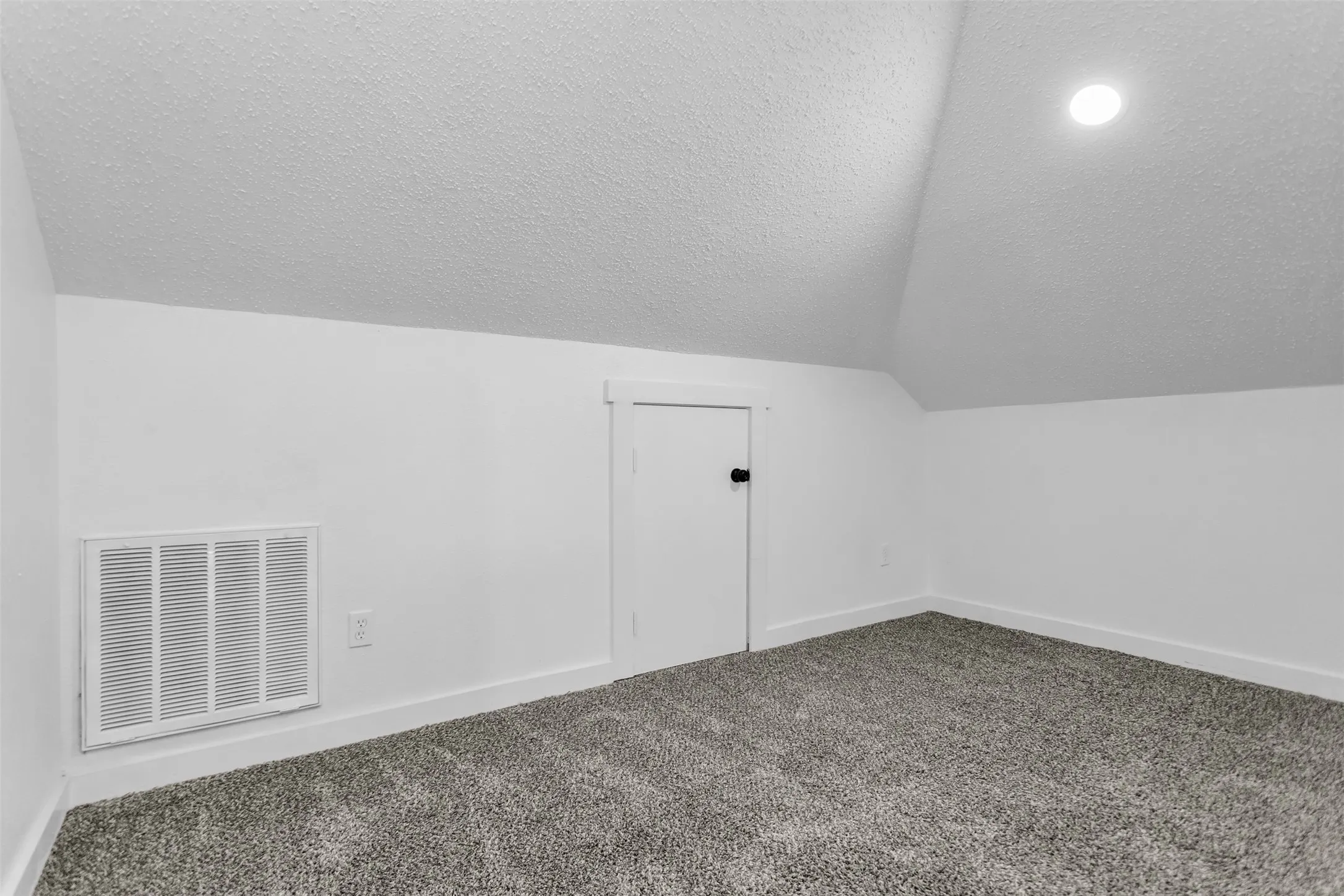 Single Family Residence For Sale in Dallas County , 522 Alameda Avenue, Duncanville, Texas 75137, 3 Bedroom, 3 Bathroom, 2 Garage spaces, 2,264 Sqft, built in 1993, mls#21341315, Real Estate Agent in Duncanville, Homes For Sale in Dallas county, Homes For Sale in Duncanville, Realtor in Duncanville Texas, Real Estate Brokerage Independent Realty Texas, Luminita Cordes Realtor