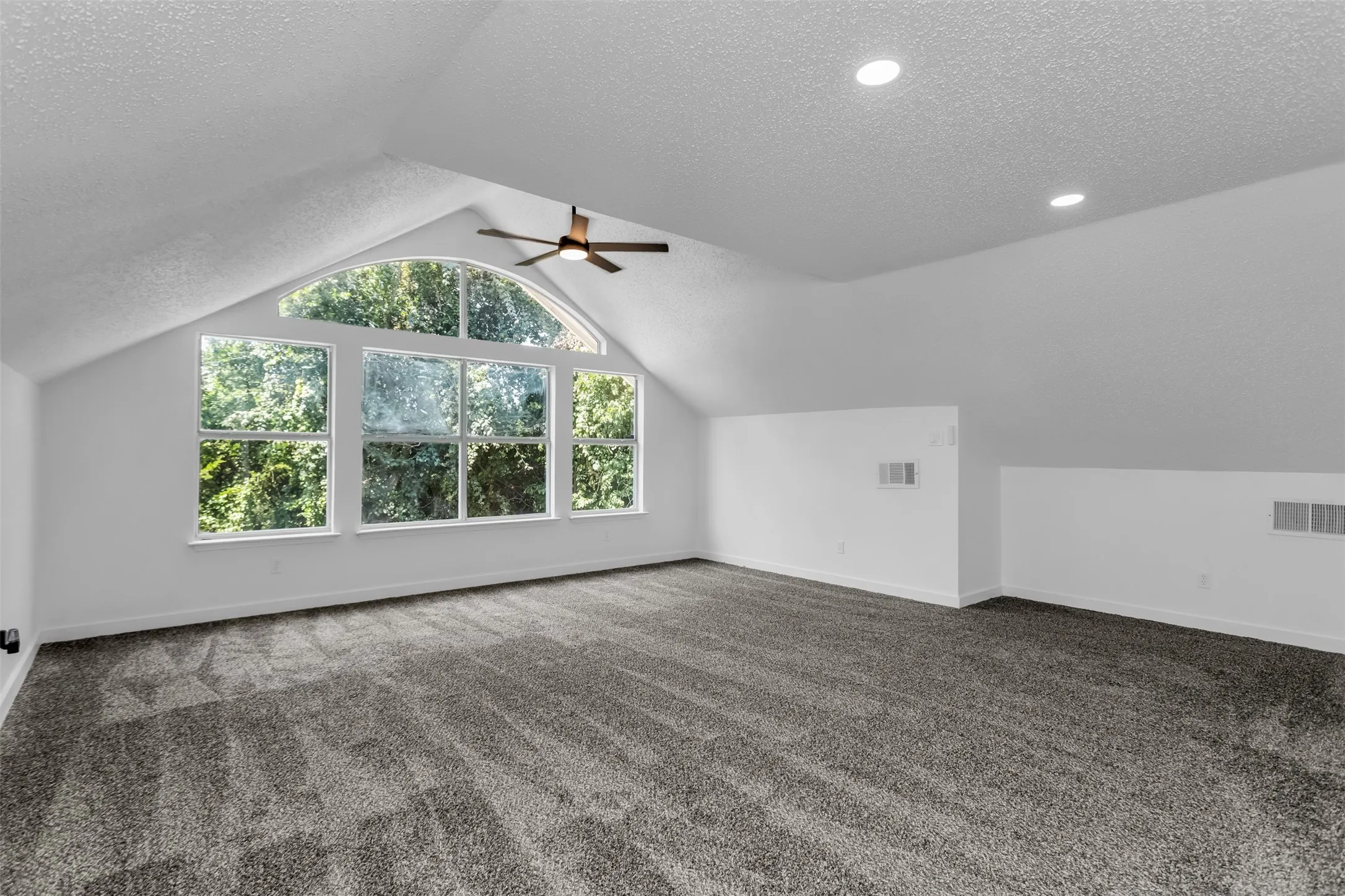 Single Family Residence For Sale in Dallas County , 522 Alameda Avenue, Duncanville, Texas 75137, 3 Bedroom, 3 Bathroom, 2 Garage spaces, 2,264 Sqft, built in 1993, mls#21341315, Real Estate Agent in Duncanville, Homes For Sale in Dallas county, Homes For Sale in Duncanville, Realtor in Duncanville Texas, Real Estate Brokerage Independent Realty Texas, Luminita Cordes Realtor