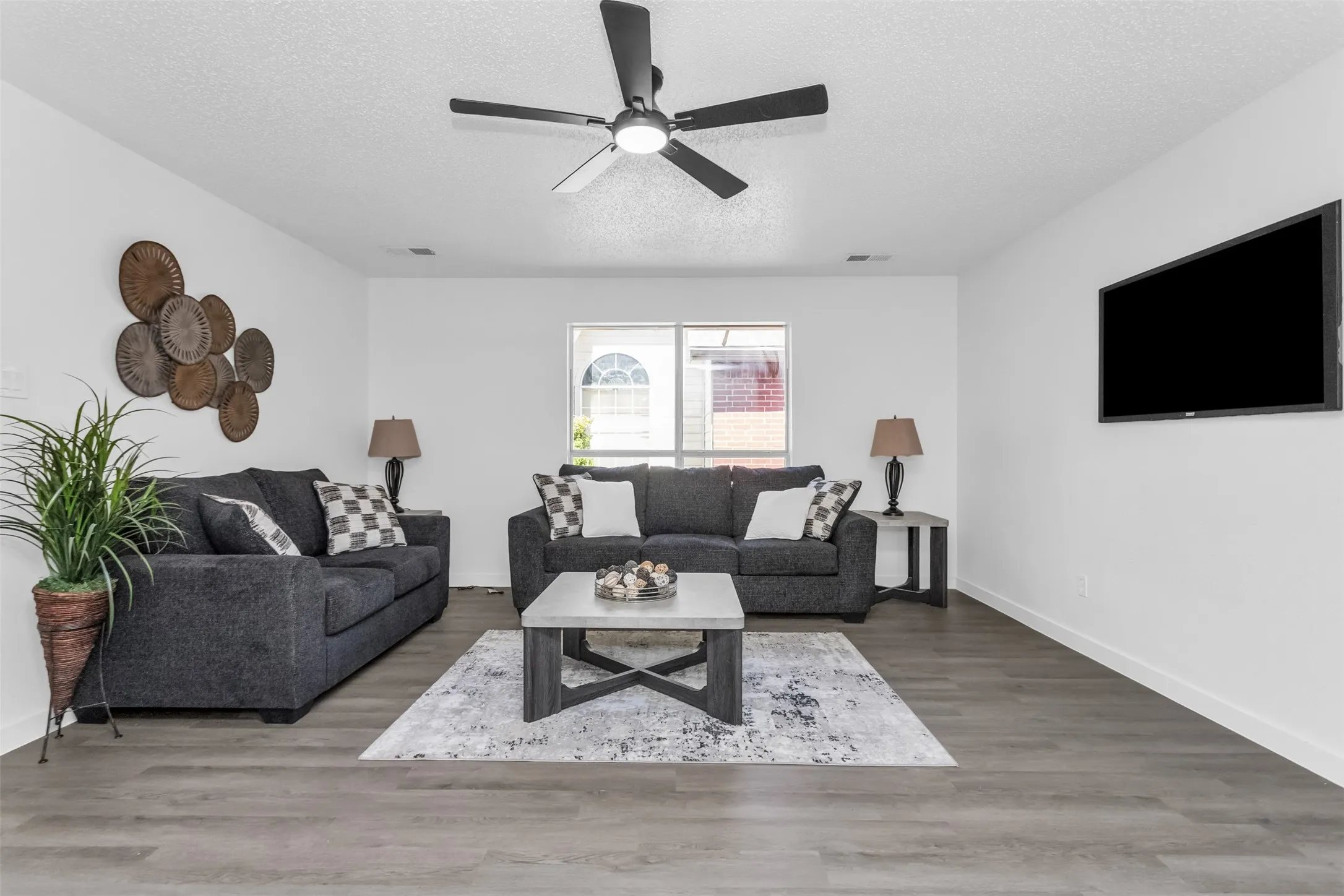 Single Family Residence For Sale in Dallas County , 522 Alameda Avenue, Duncanville, Texas 75137, 3 Bedroom, 3 Bathroom, 2 Garage spaces, 2,264 Sqft, built in 1993, mls#21341315, Real Estate Agent in Duncanville, Homes For Sale in Dallas county, Homes For Sale in Duncanville, Realtor in Duncanville Texas, Real Estate Brokerage Independent Realty Texas, Luminita Cordes Realtor