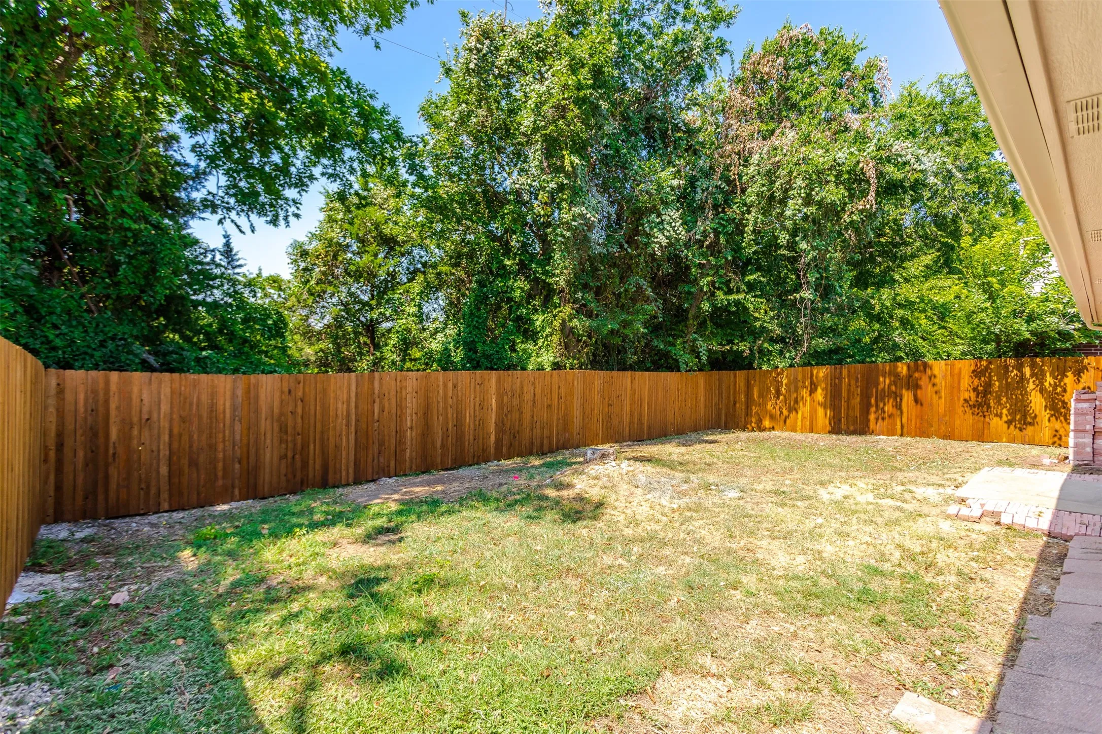 Single Family Residence For Sale in Dallas County , 522 Alameda Avenue, Duncanville, Texas 75137, 3 Bedroom, 3 Bathroom, 2 Garage spaces, 2,264 Sqft, built in 1993, mls#21341315, Real Estate Agent in Duncanville, Homes For Sale in Dallas county, Homes For Sale in Duncanville, Realtor in Duncanville Texas, Real Estate Brokerage Independent Realty Texas, Luminita Cordes Realtor