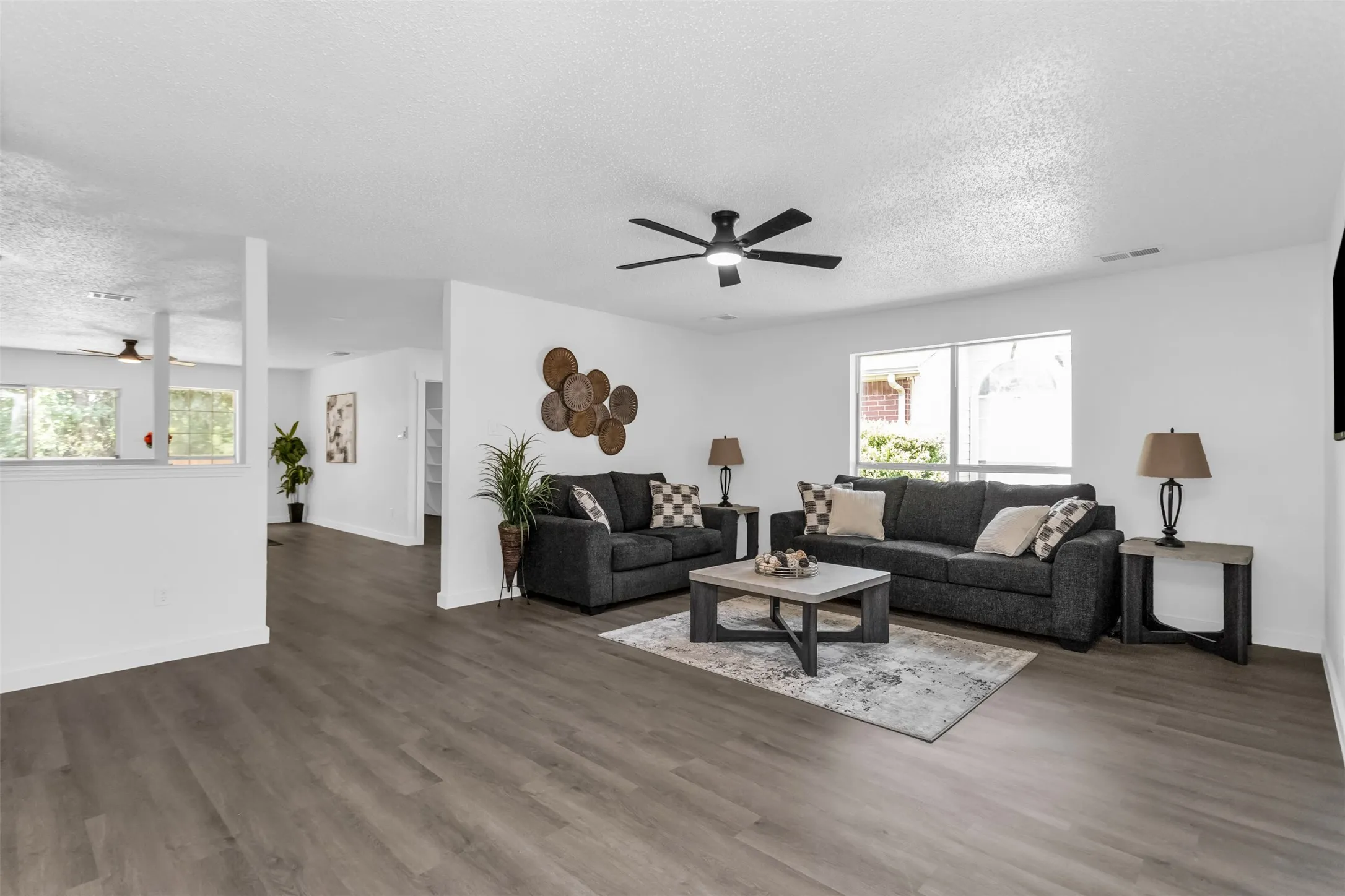 Single Family Residence For Sale in Dallas County , 522 Alameda Avenue, Duncanville, Texas 75137, 3 Bedroom, 3 Bathroom, 2 Garage spaces, 2,264 Sqft, built in 1993, mls#21341315, Real Estate Agent in Duncanville, Homes For Sale in Dallas county, Homes For Sale in Duncanville, Realtor in Duncanville Texas, Real Estate Brokerage Independent Realty Texas, Luminita Cordes Realtor