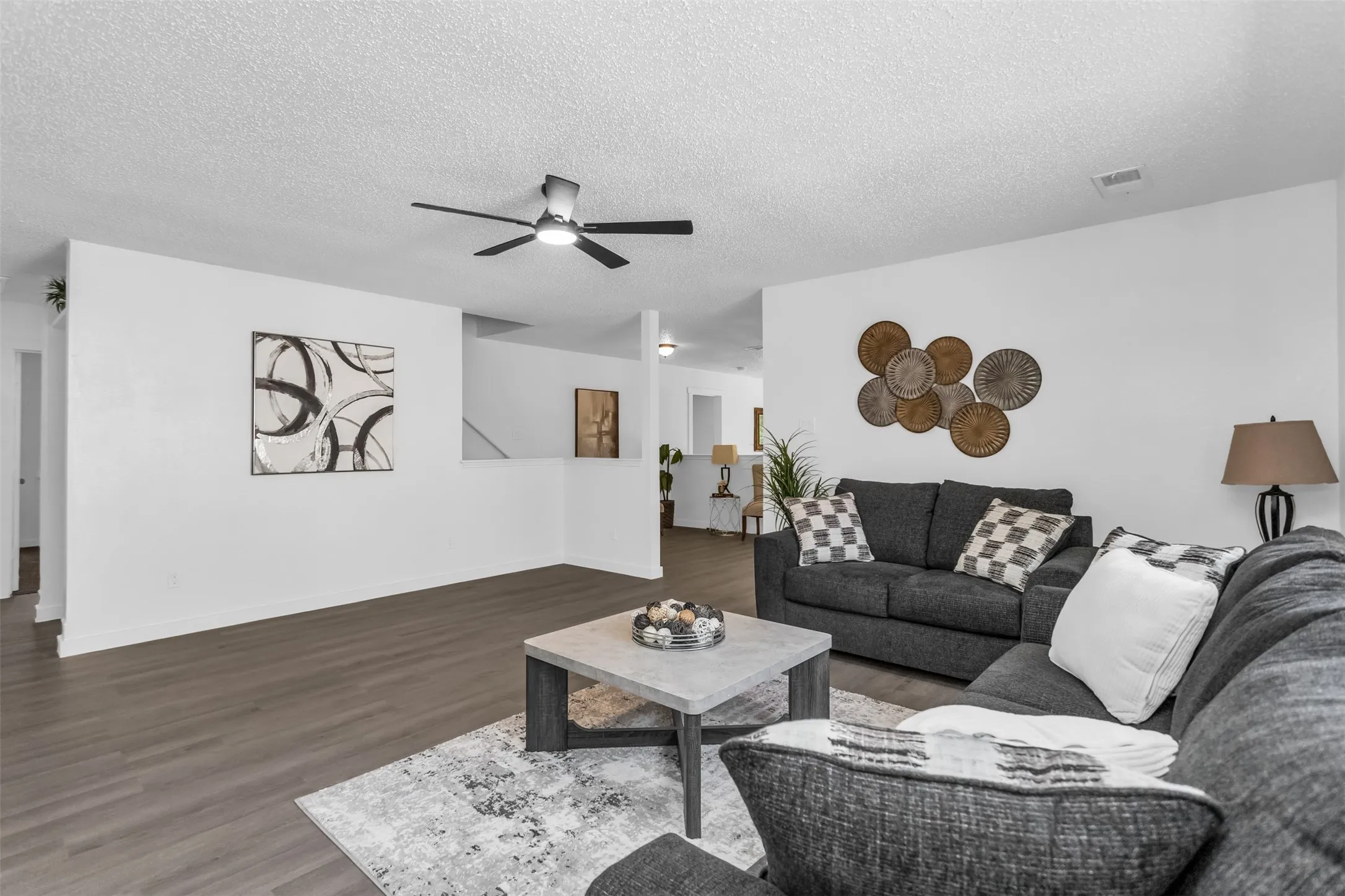 Single Family Residence For Sale in Dallas County , 522 Alameda Avenue, Duncanville, Texas 75137, 3 Bedroom, 3 Bathroom, 2 Garage spaces, 2,264 Sqft, built in 1993, mls#21341315, Real Estate Agent in Duncanville, Homes For Sale in Dallas county, Homes For Sale in Duncanville, Realtor in Duncanville Texas, Real Estate Brokerage Independent Realty Texas, Luminita Cordes Realtor