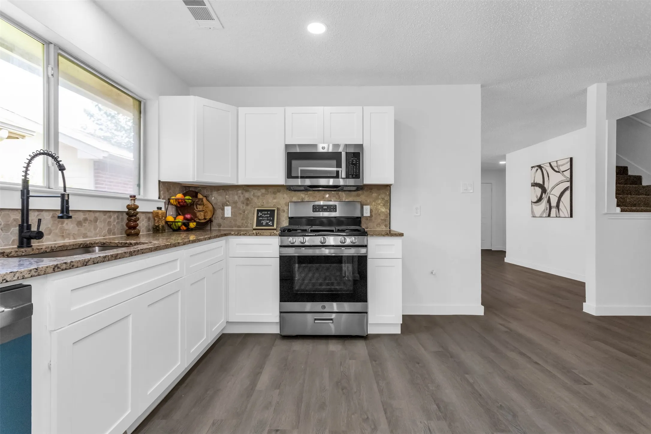 Single Family Residence For Sale in Dallas County , 522 Alameda Avenue, Duncanville, Texas 75137, 3 Bedroom, 3 Bathroom, 2 Garage spaces, 2,264 Sqft, built in 1993, mls#21341315, Real Estate Agent in Duncanville, Homes For Sale in Dallas county, Homes For Sale in Duncanville, Realtor in Duncanville Texas, Real Estate Brokerage Independent Realty Texas, Luminita Cordes Realtor