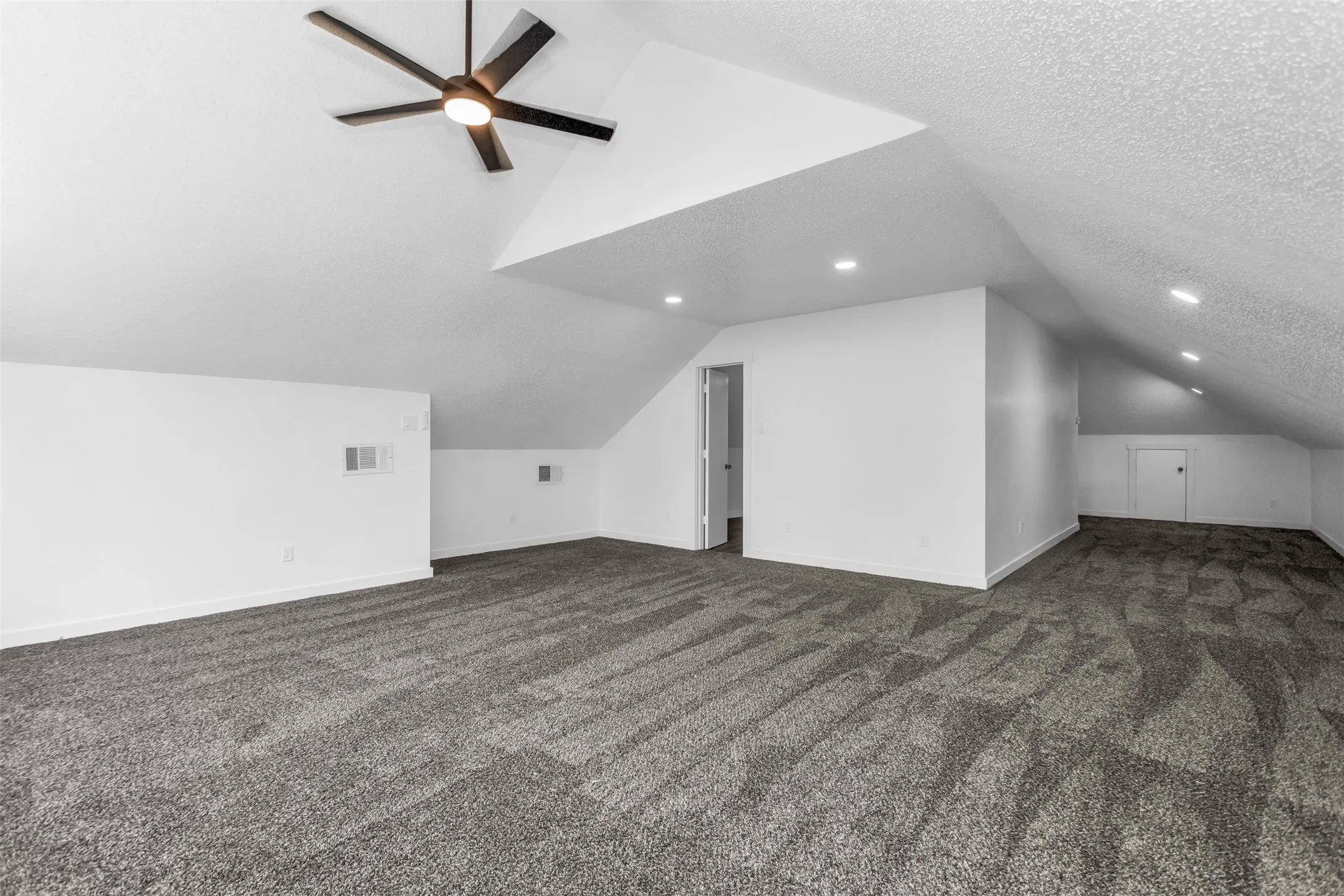 Single Family Residence For Sale in Dallas County , 522 Alameda Avenue, Duncanville, Texas 75137, 3 Bedroom, 3 Bathroom, 2 Garage spaces, 2,264 Sqft, built in 1993, mls#21341315, Real Estate Agent in Duncanville, Homes For Sale in Dallas county, Homes For Sale in Duncanville, Realtor in Duncanville Texas, Real Estate Brokerage Independent Realty Texas, Luminita Cordes Realtor